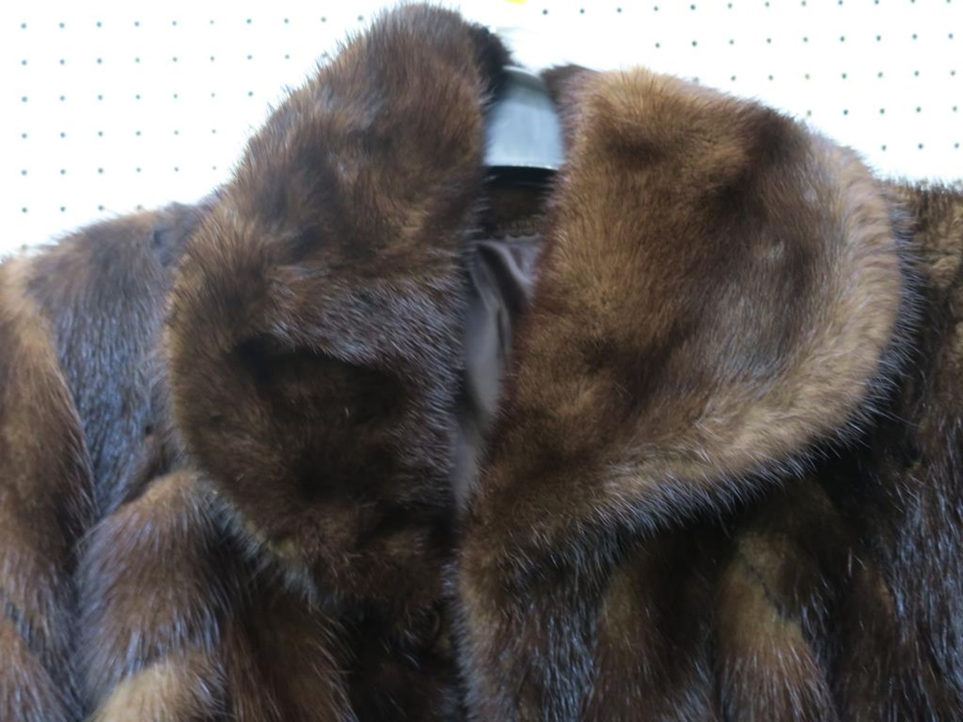 A Belarussian Mink Fur Coat/Jacket- in exceptional condition (est £250-£400) - Image 2 of 4