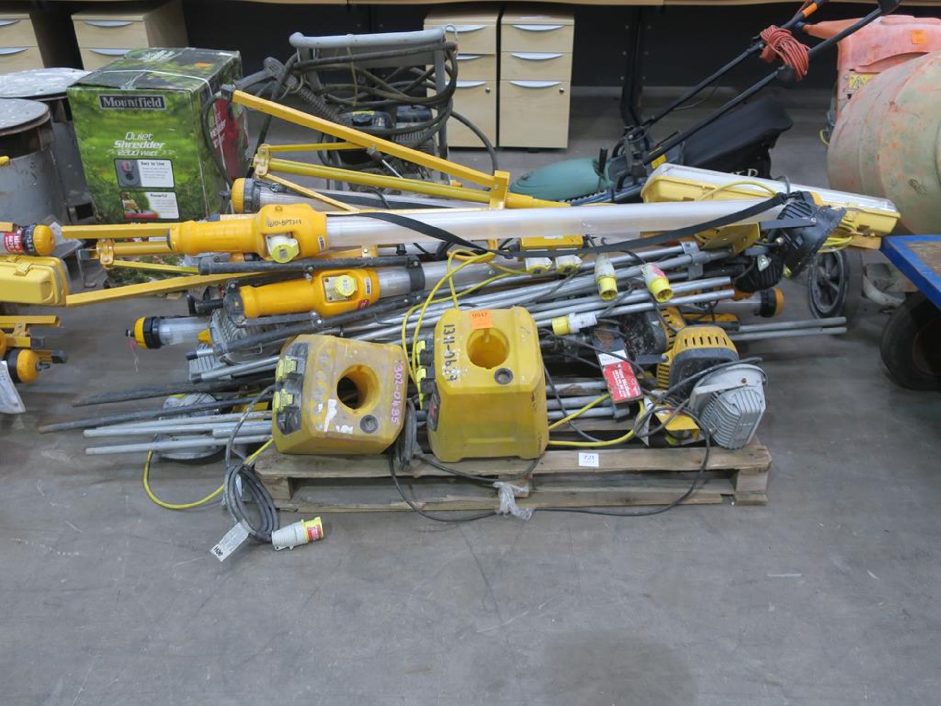 * Pallet of 110V Industrial Lighting (Untested) Please Note there is a £10 plus VAT Lift Out Fee