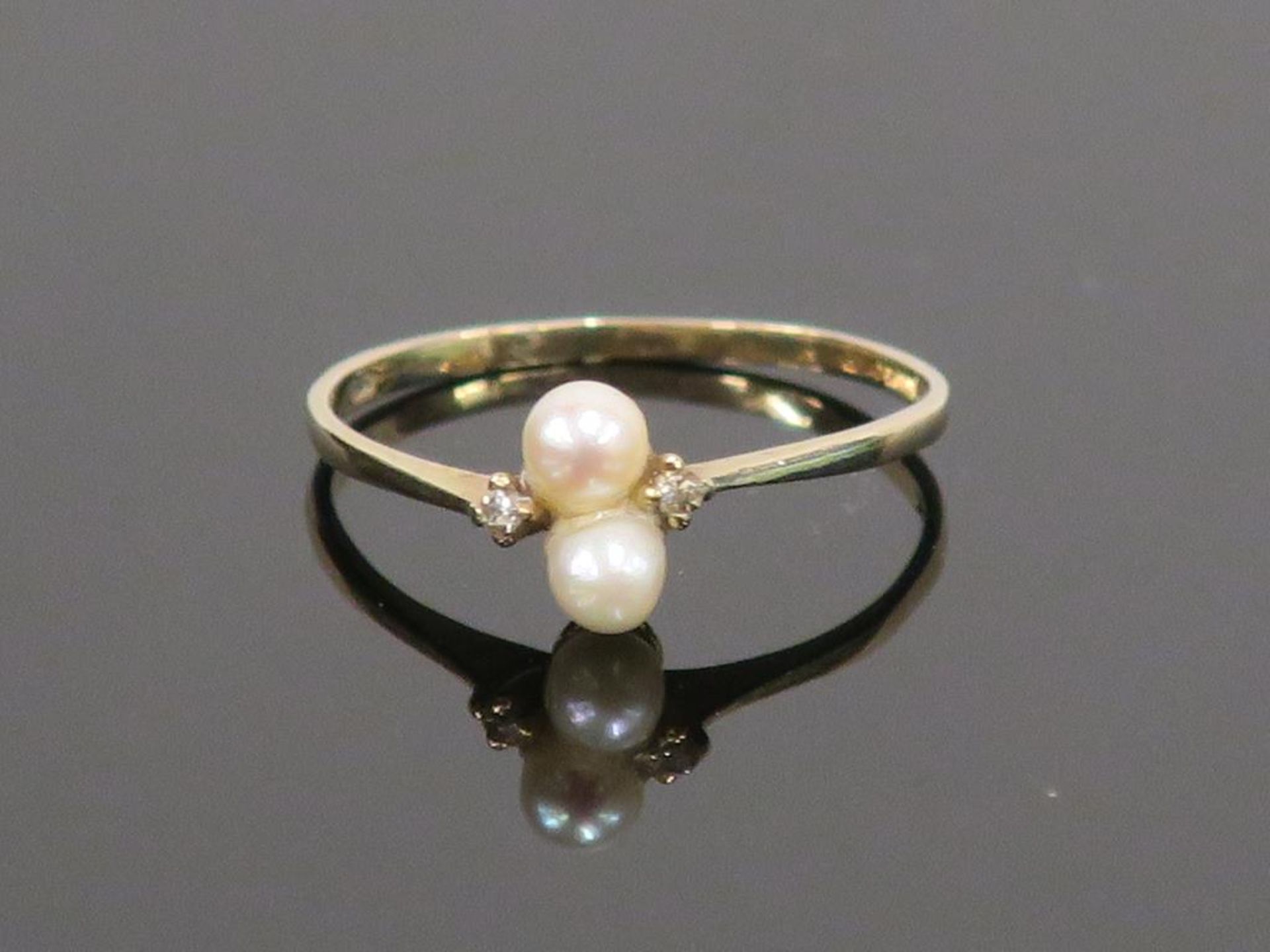 A 9ct Gold Diamond and Pearl Ring (size N 1/2) (est £40-£80)