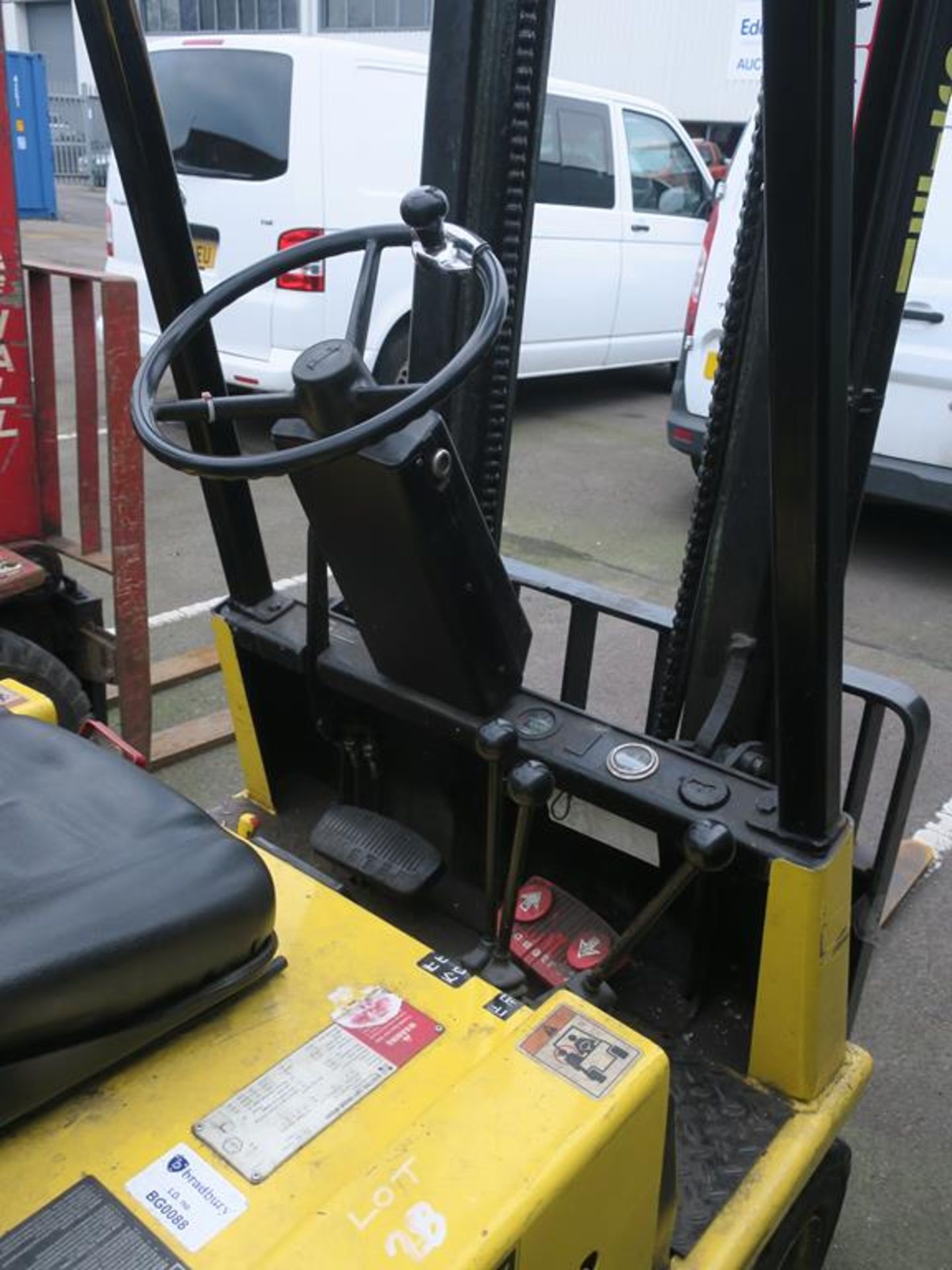 * Hyster 1.50 Electric Fork Lift comes with duplex mast, side shift and charger (RD Power - Image 5 of 10