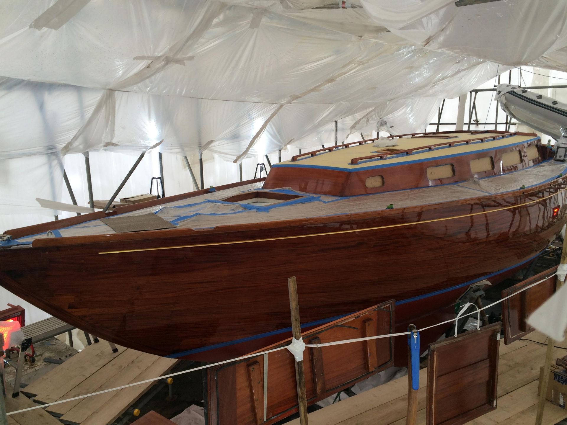 McGruer Wooden Classic 38' Conditioned Sailing Yacht. A McGruer Wooden Classic 38' Sailing Yacht. - Bild 8 aus 12