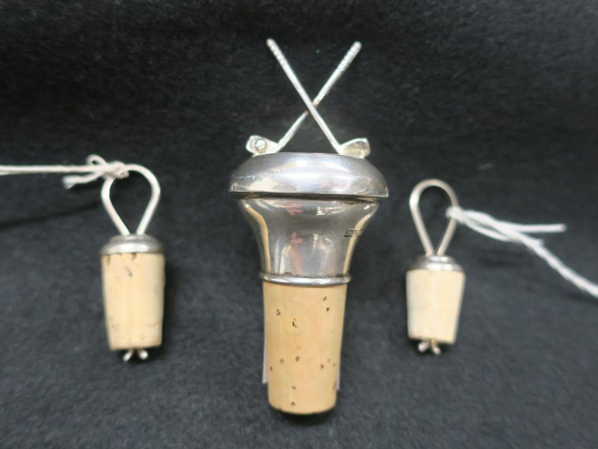 * A 925 Standard Silver Mounted Cork Bottle Stopper Decorated with Two Crossed Golf Clubs,