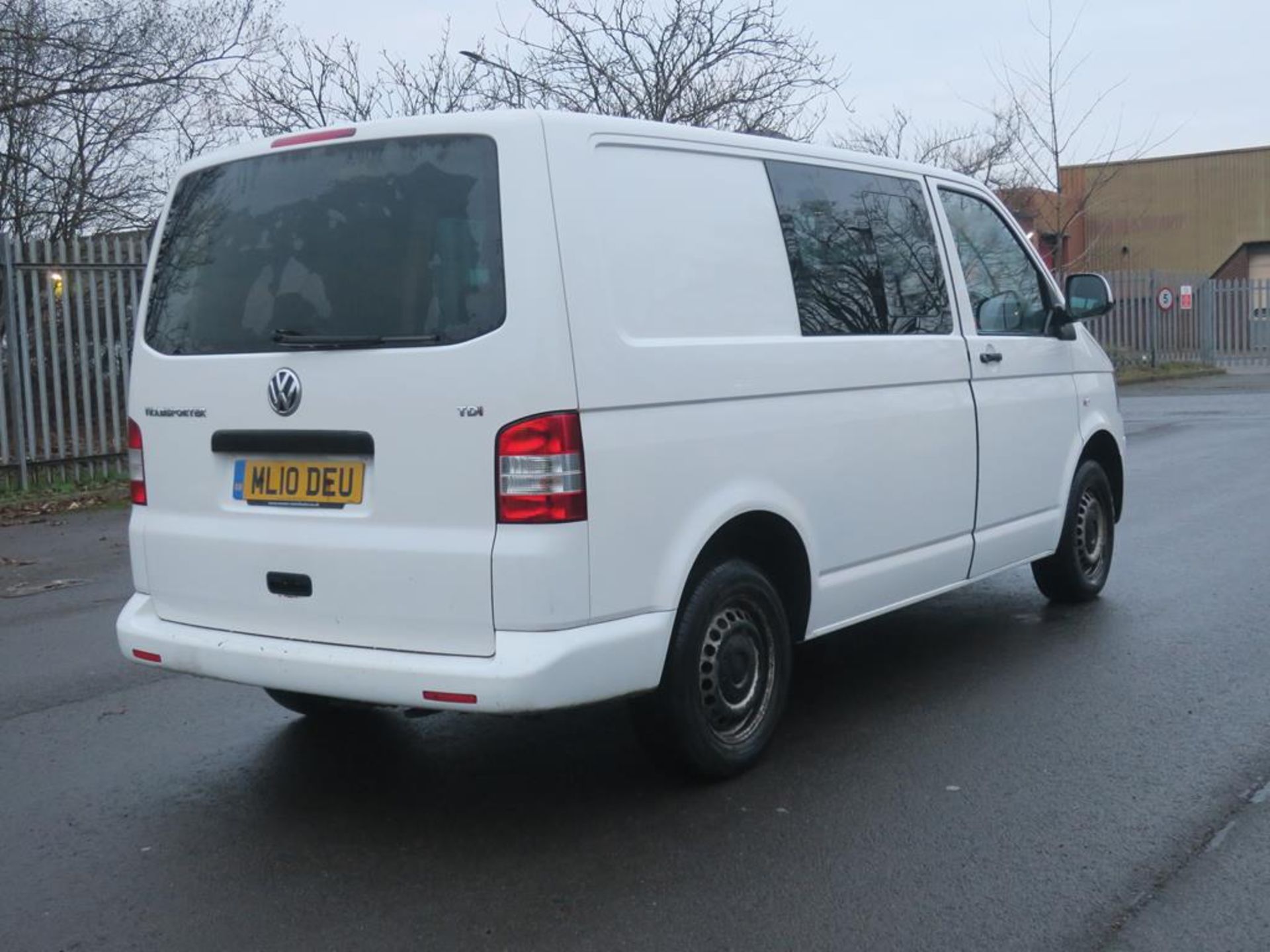 * 2010 Volkswagen Transporter T32 140 TDI SWB 1968cc Diesel 6 Seater, V5 Present, MOT Expires 20 - Image 9 of 22