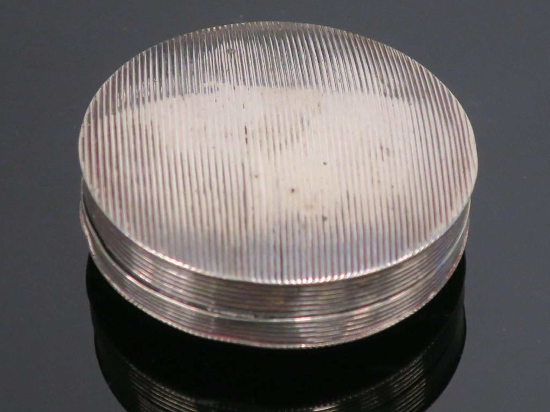 An Antique Dutch Silver Snuff Box c 1850 (approx 23g) (est £50-£100) - Image 3 of 3