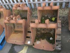 * 4 x Digger Buckets 18''. Please Note there is a £5 plus VAT Lift Out Fee on this lot