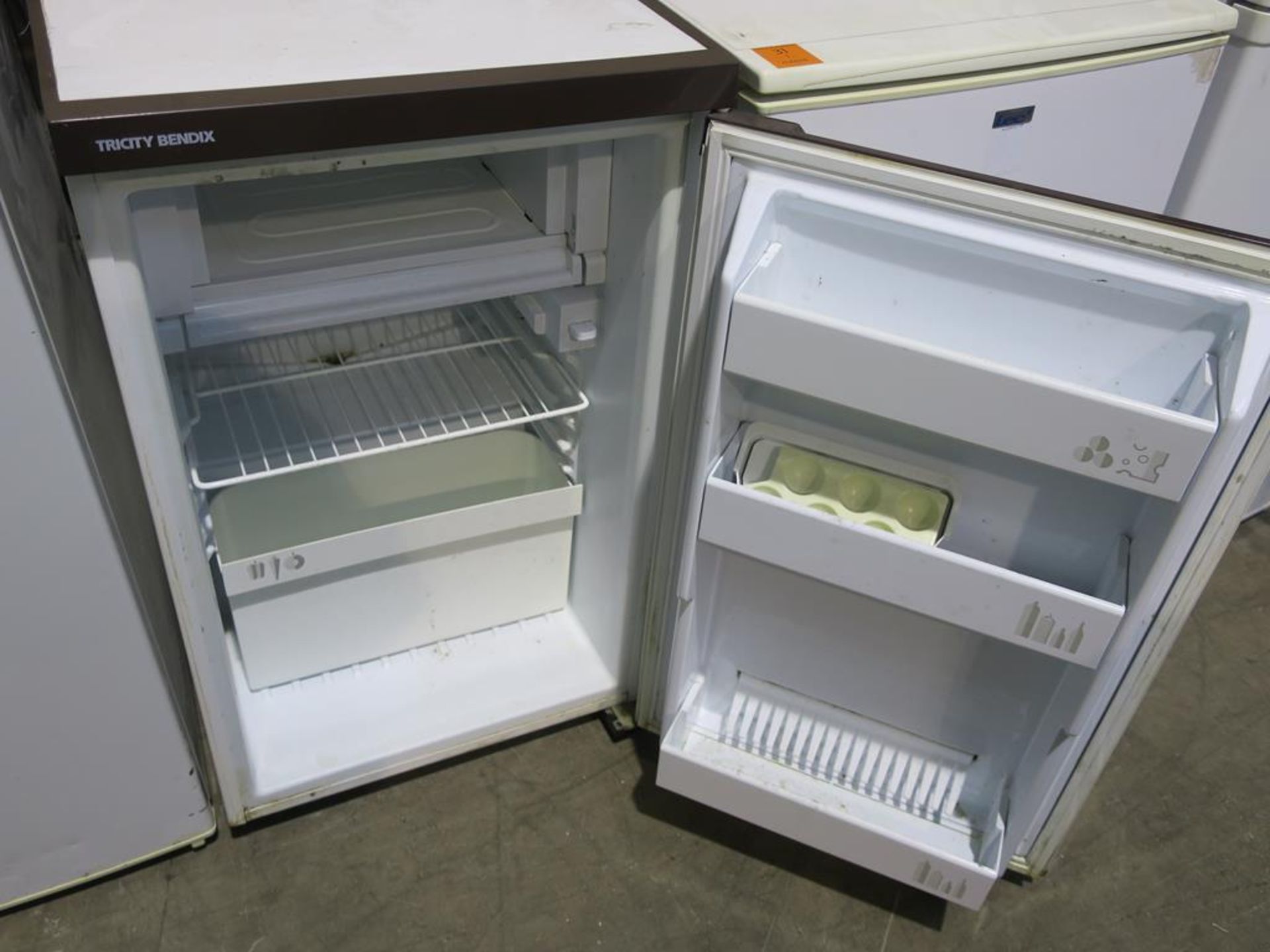 * 4 x Under Counter Fridges - Bild 5 aus 9