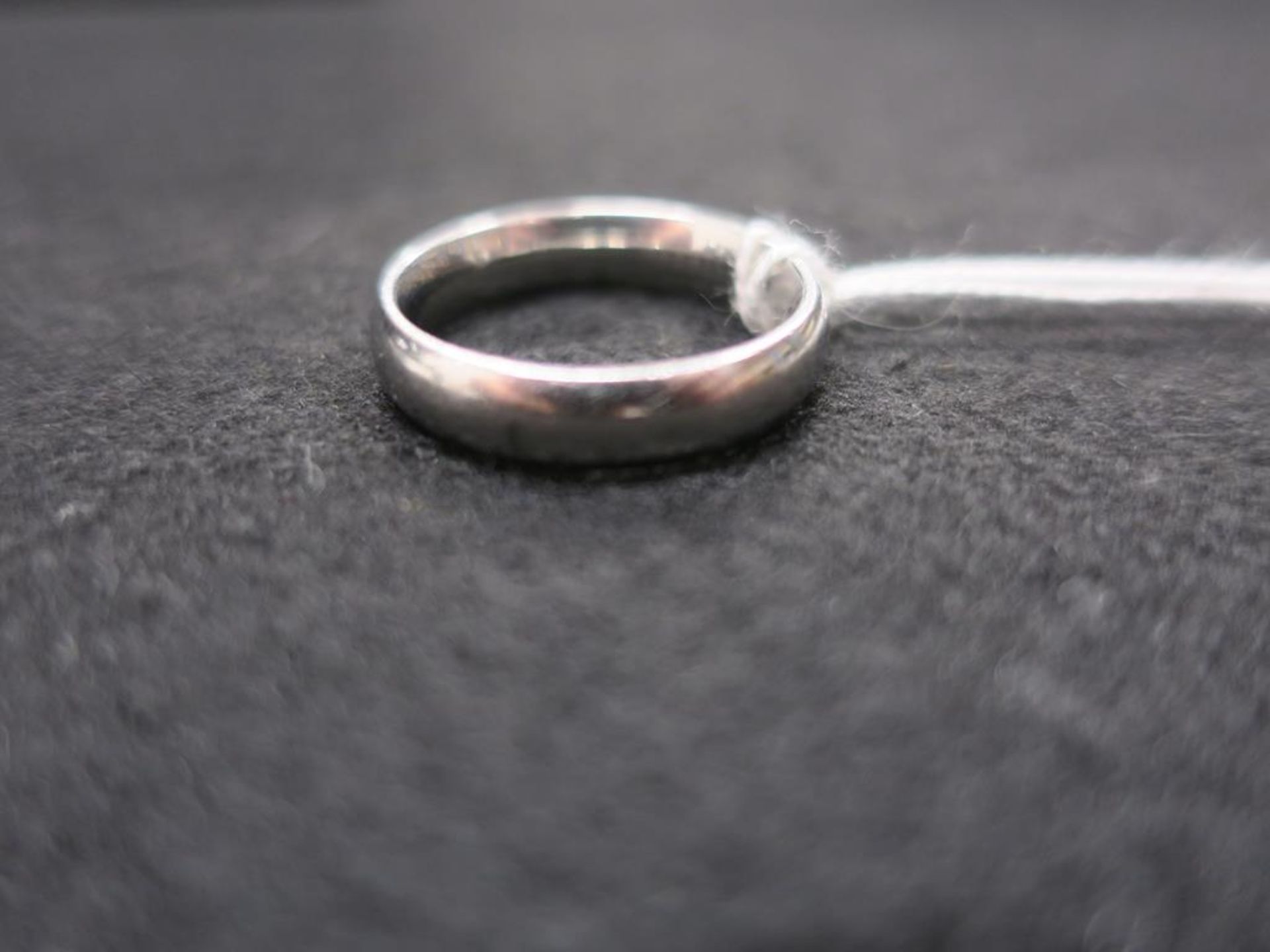 A large White Gold plated Ring (tests as Gold) size U (est. £35-£70)