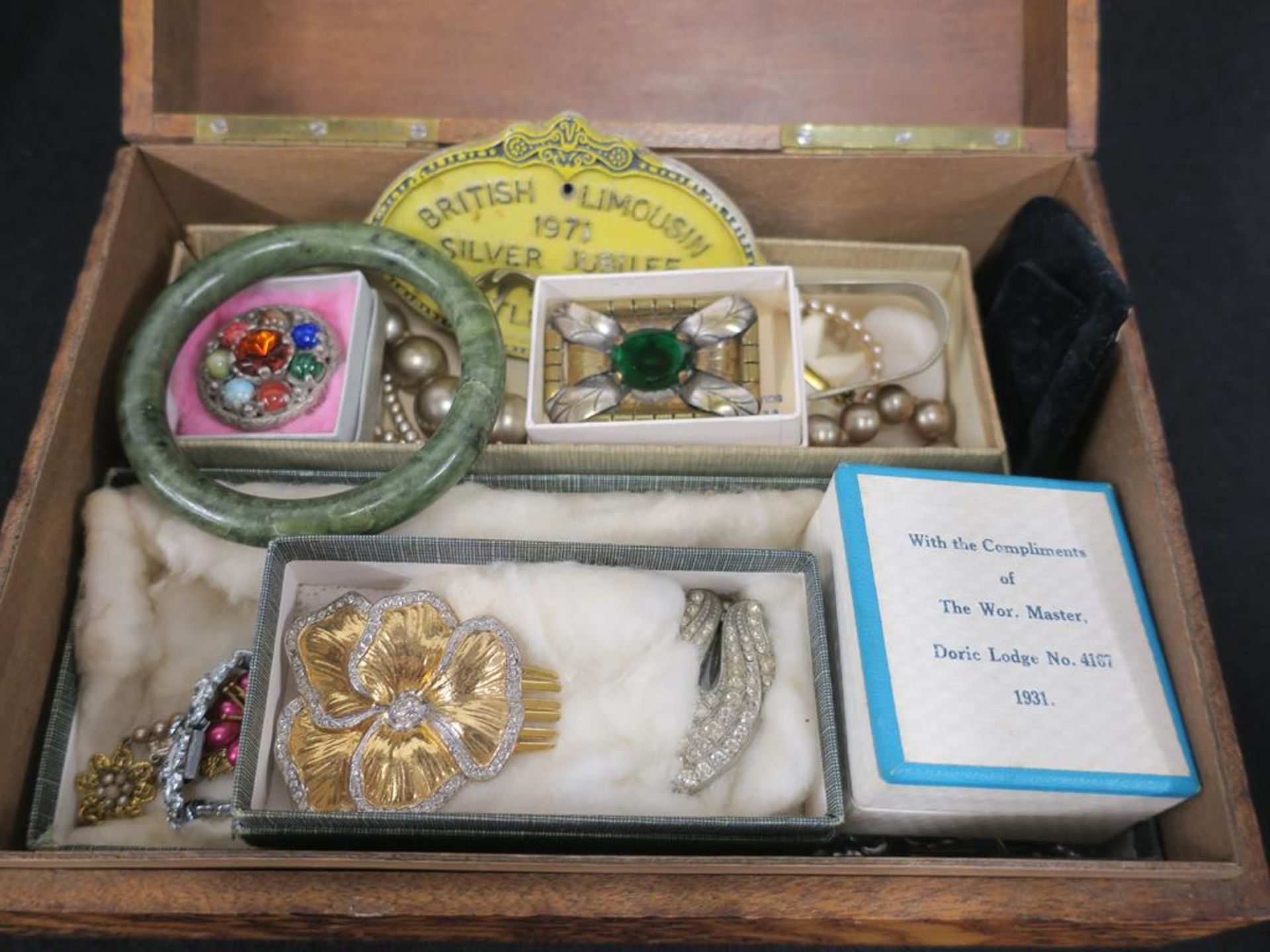 A box to contain vintage costume jewellery including Rose Quartz, Amethyst, a green hardstone bangle - Image 6 of 12