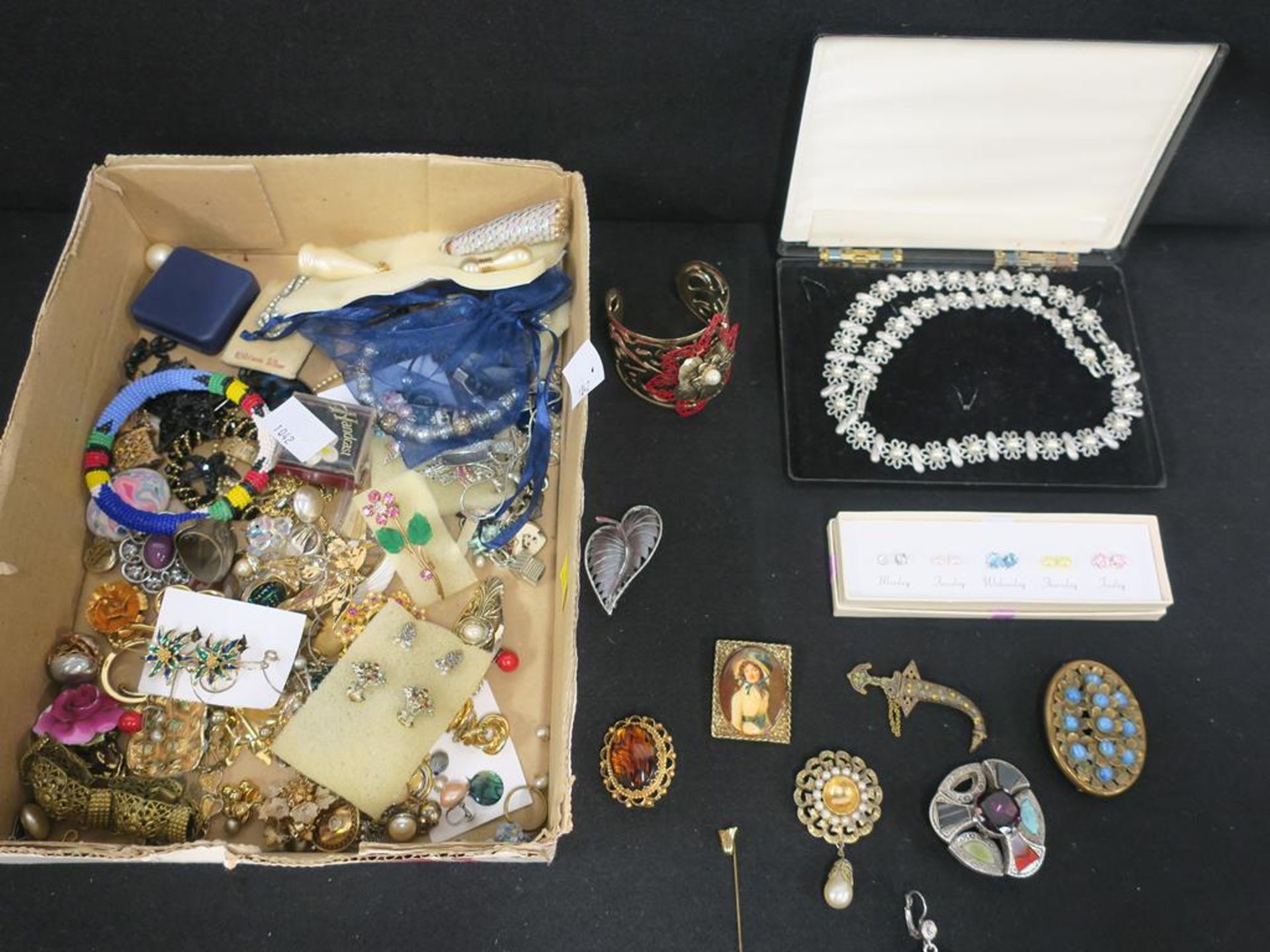 A box to contain vintage costume Jewellery (est. £45-£90)