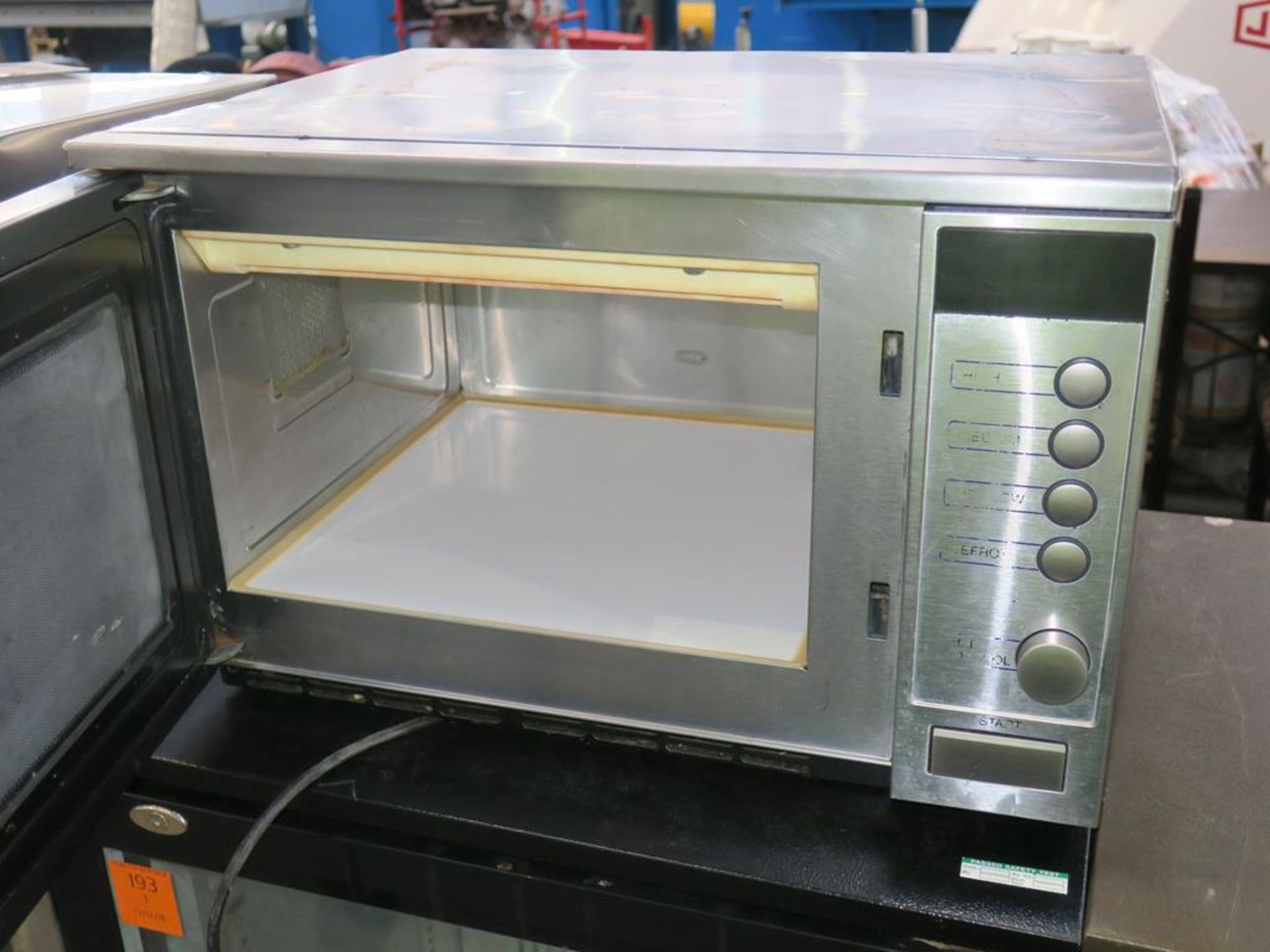 Sharp 1900W/R-23AM Microwave - Image 3 of 3