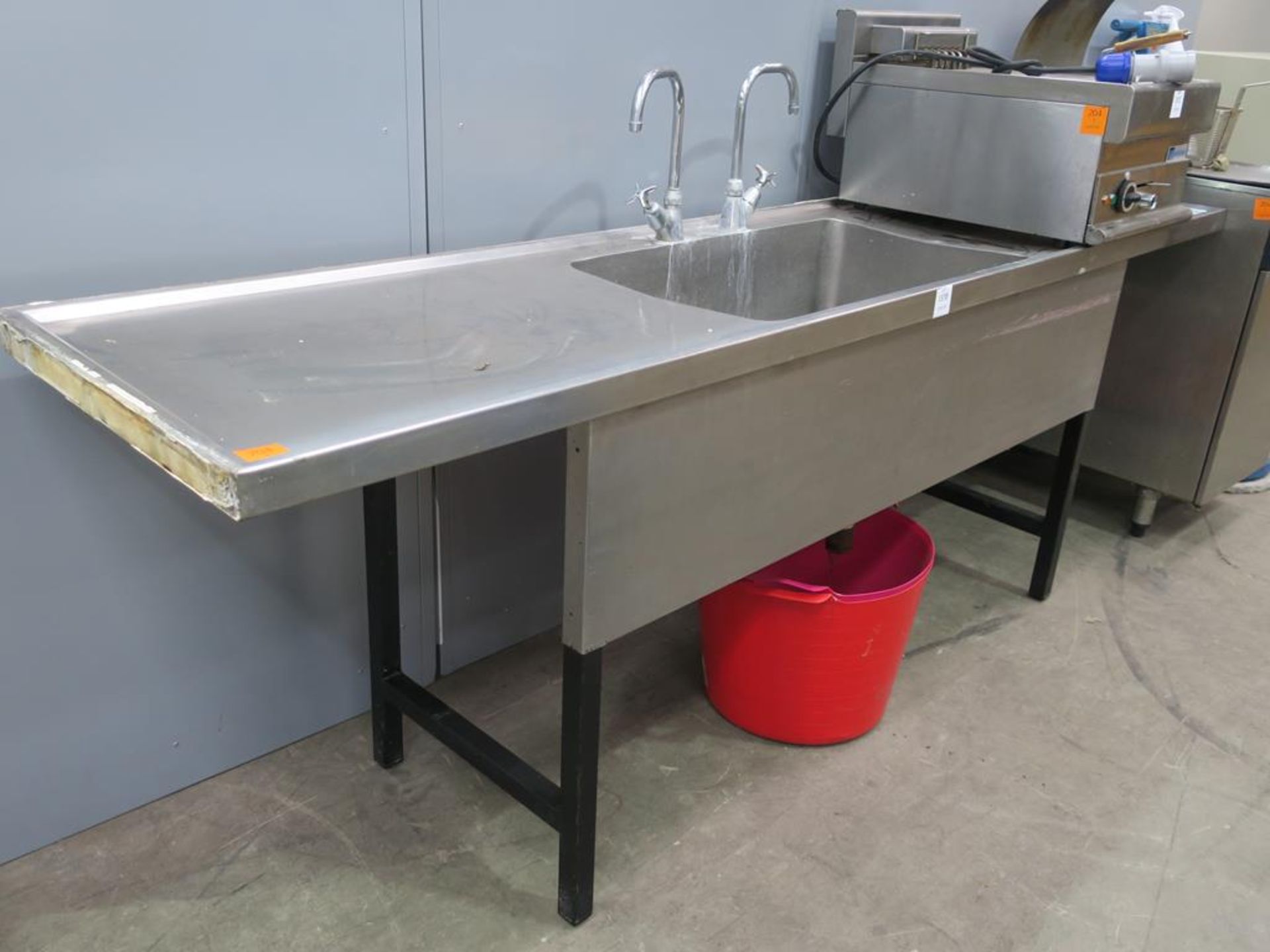 * Stainless Steel Twin Drain Sink