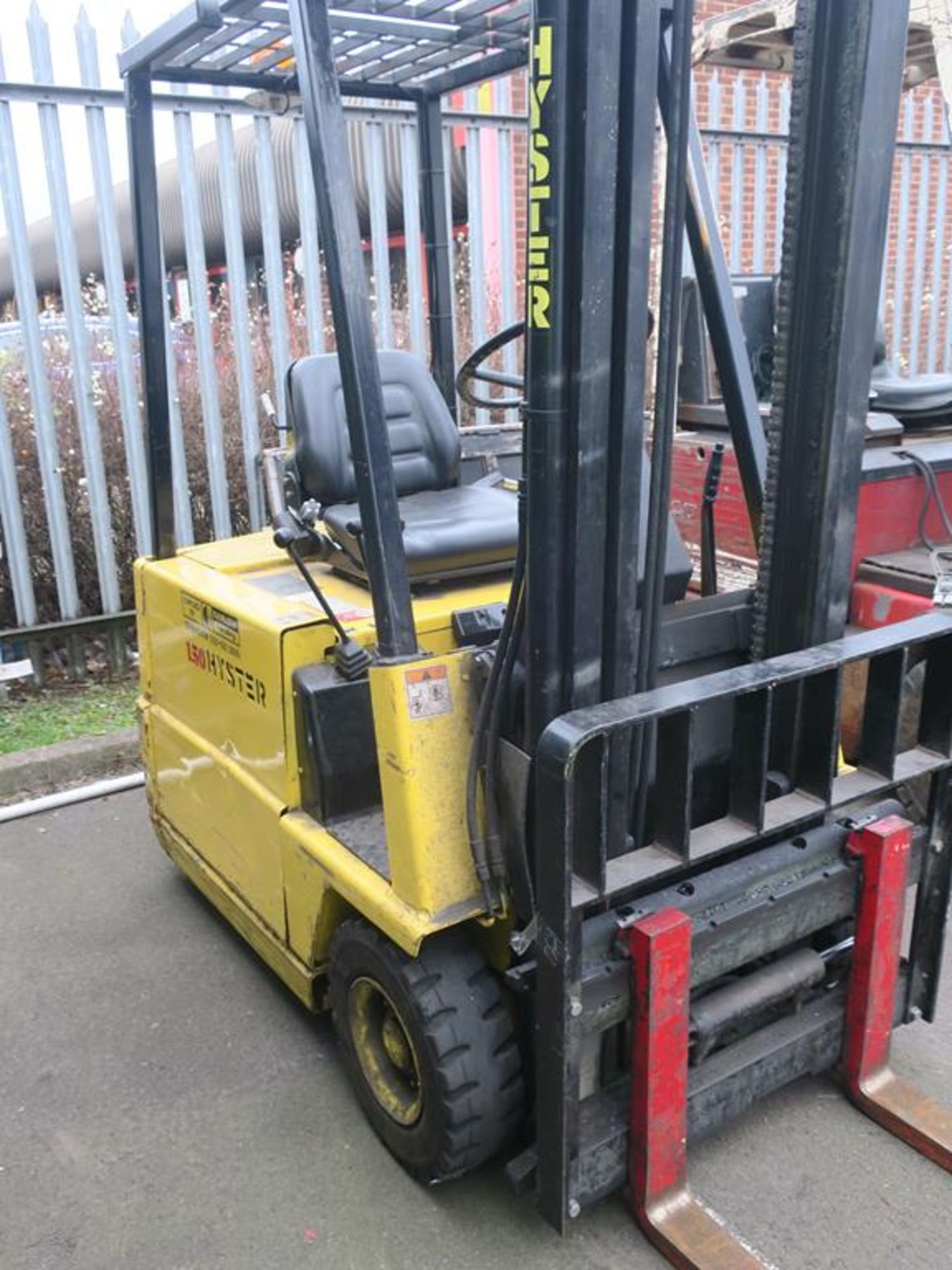 * Hyster 1.50 Electric Fork Lift comes with duplex mast, side shift and charger (RD Power - Image 2 of 10