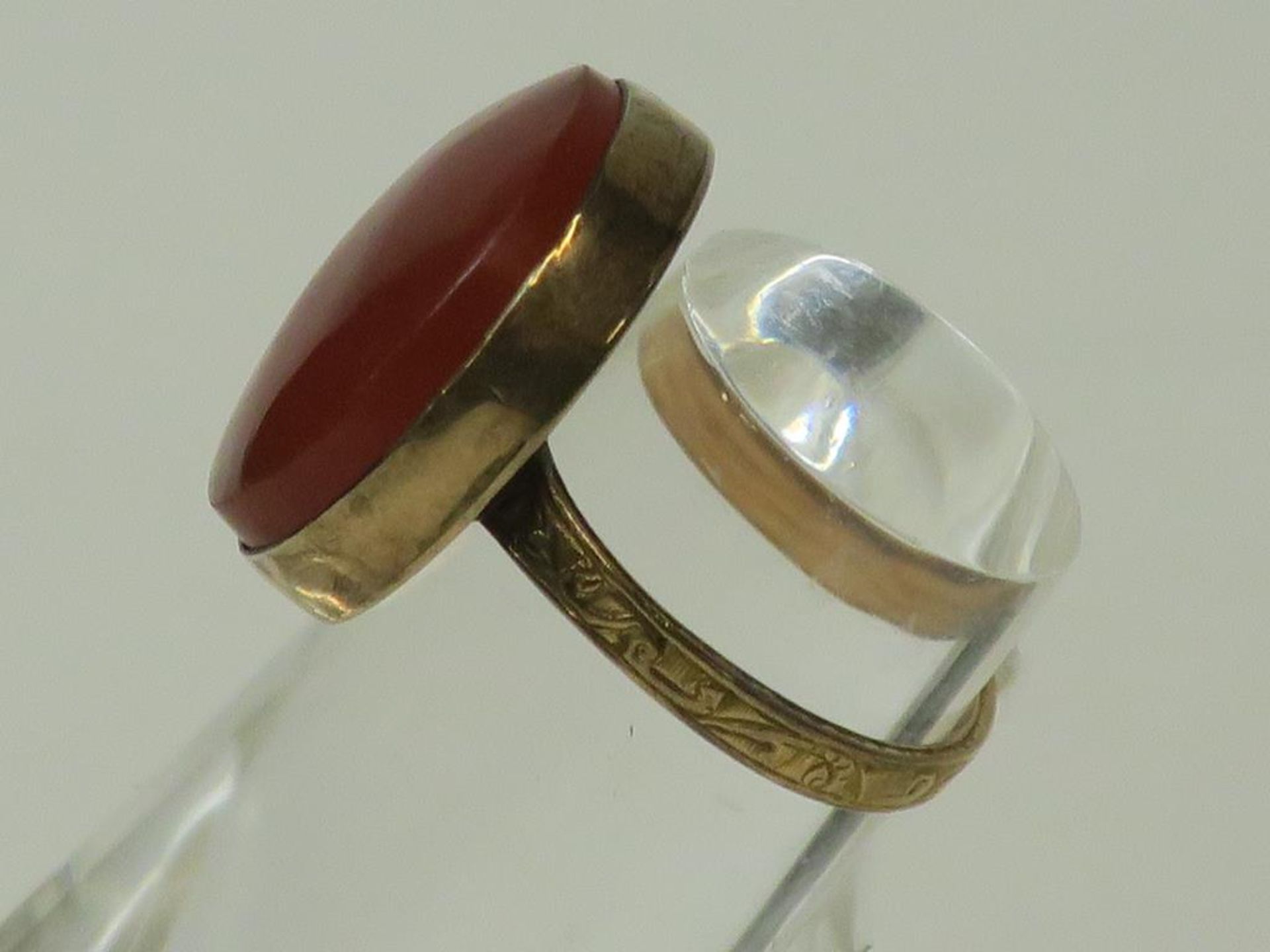 A Cornelian Set Ring with Victorian 3/4 Patterned Shank, Hallmarked 15ct Gold (Birmingham 1865) ( - Image 3 of 3