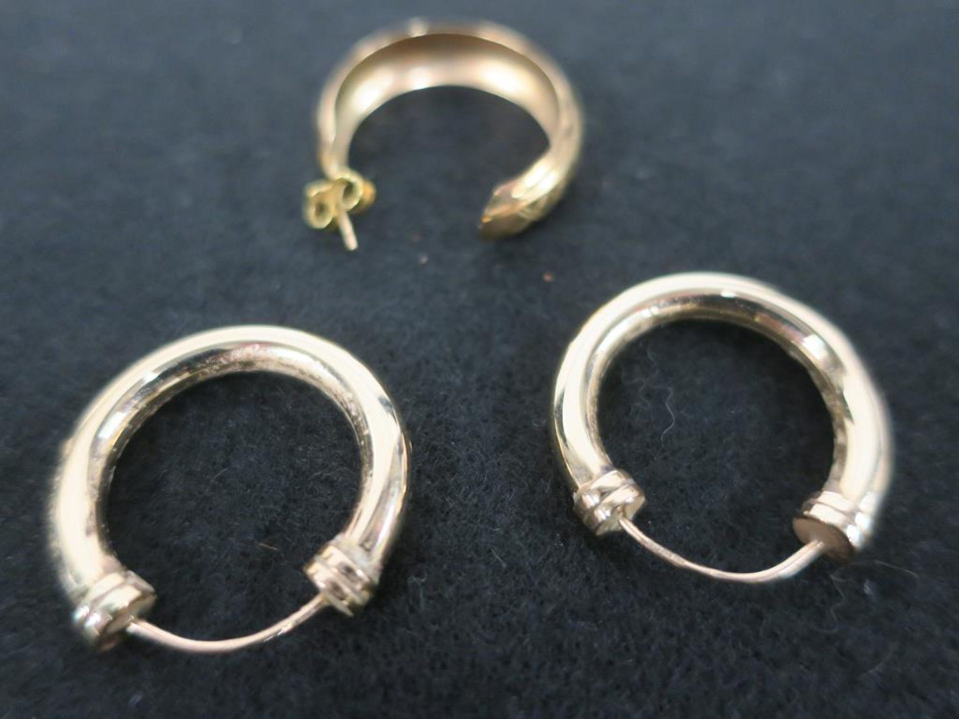 A Pair of 9ct Gold Earrings and a Single Earring With Gold Clip (est £20-£40) - Image 2 of 2