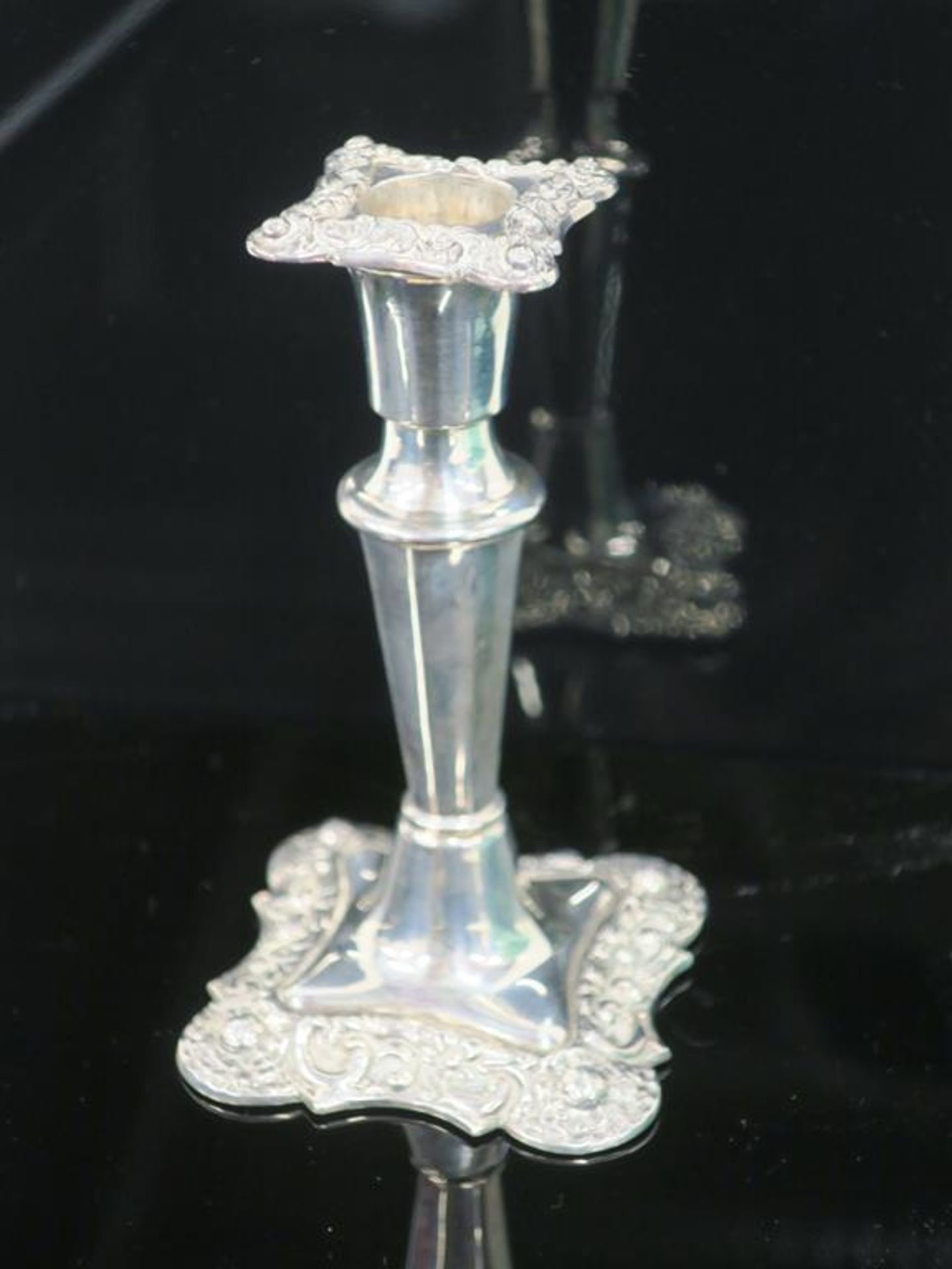 A Pair of Antique Silver Candle Sticks (London 1902) (2) (est £120-£180) - Image 2 of 3