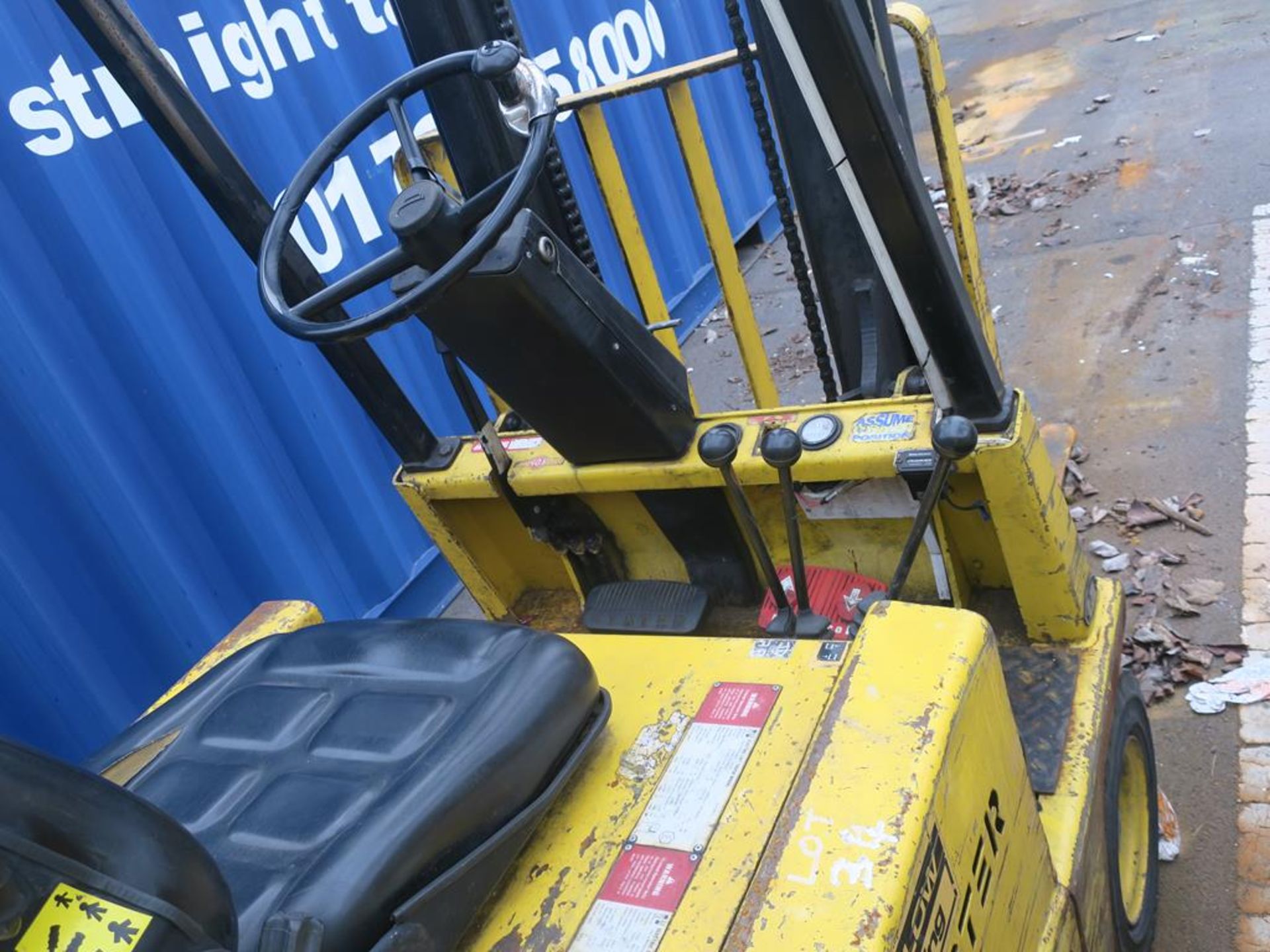 * Hyster 1.50 Electric Forklift with duplex mast and side shift, GNB 2100 LP charger. Please note - Image 4 of 9