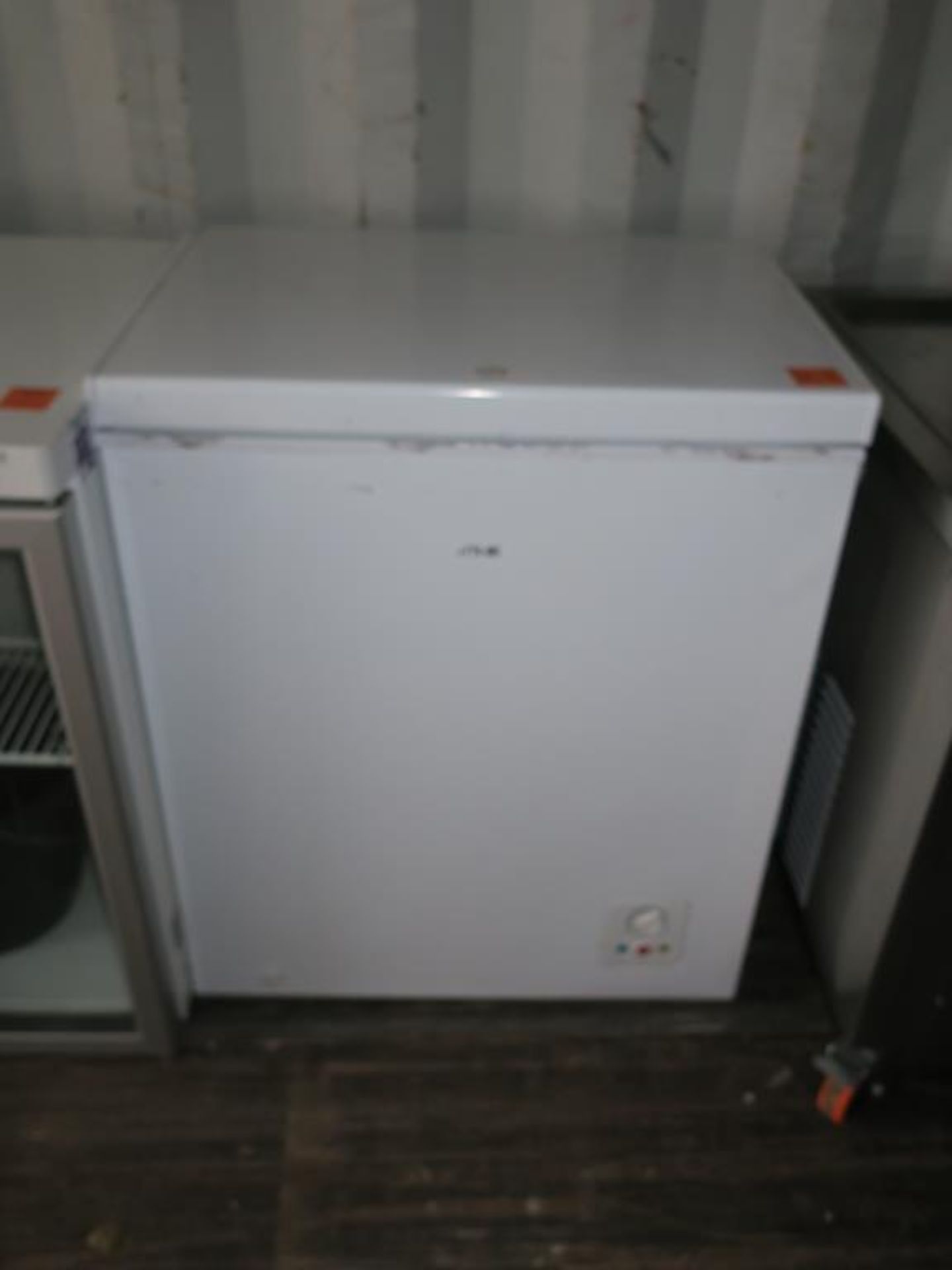 * A Logic Chest Freezer L142CFWI7