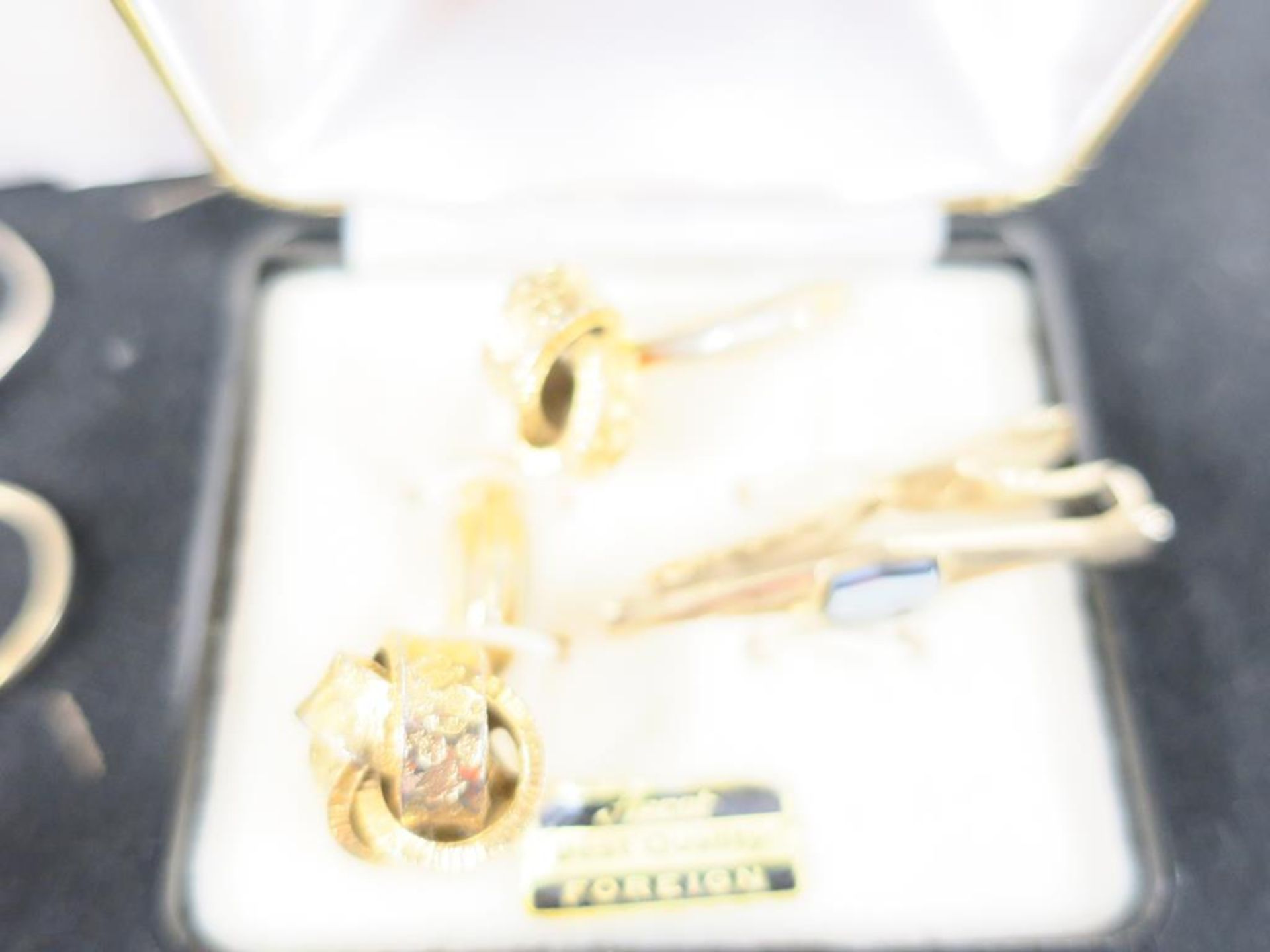 A box of vintage paste Jewellery, Necklaces, Brooches etc (est. £45-£90) - Bild 5 aus 7