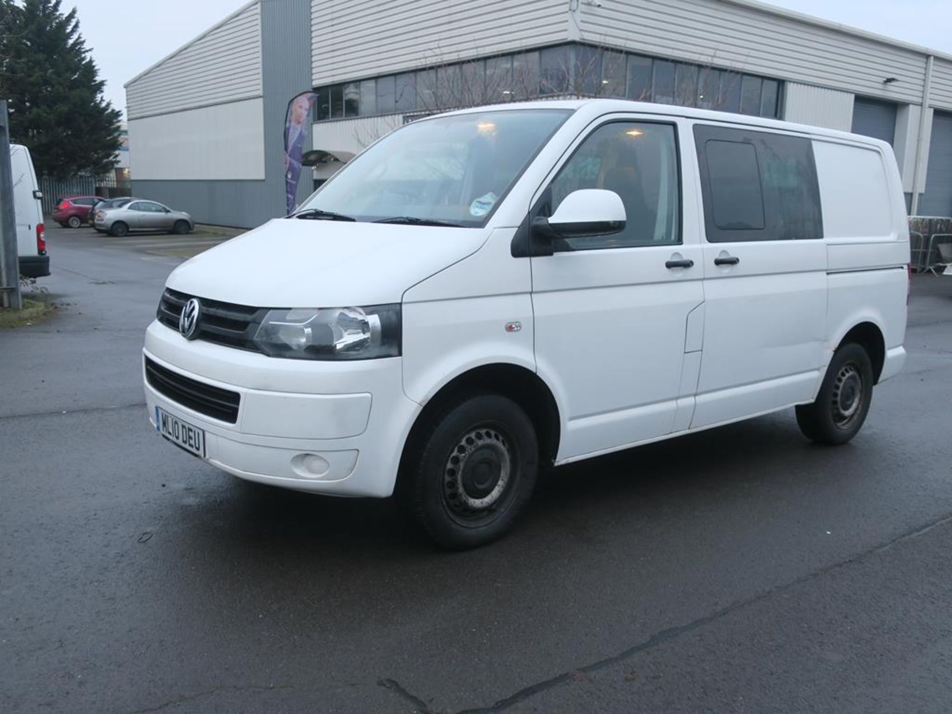 * 2010 Volkswagen Transporter T32 140 TDI SWB 1968cc Diesel 6 Seater, V5 Present, MOT Expires 20 - Image 2 of 22