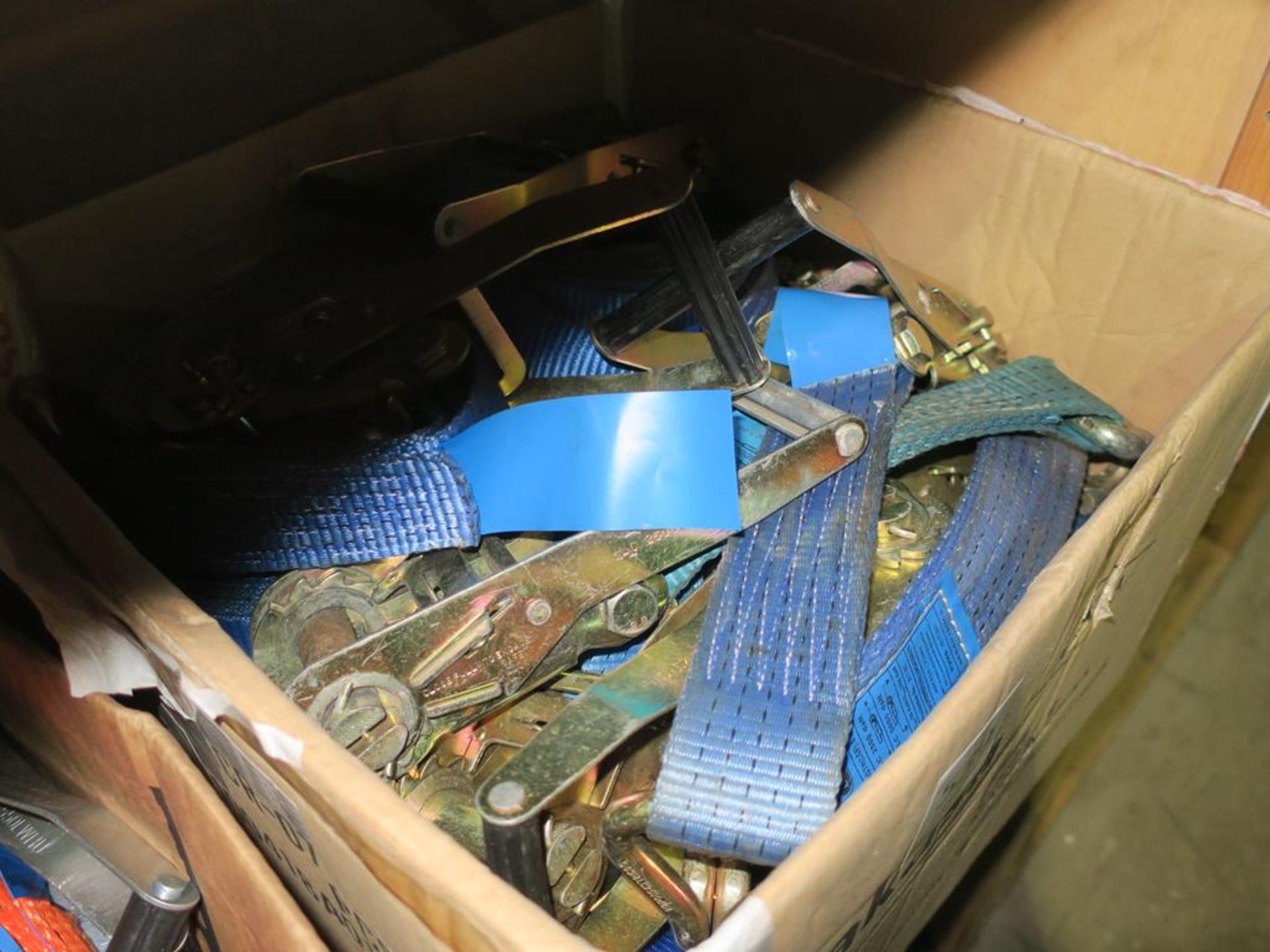 Box of Heavy Duty Ratchets and Straps - Image 2 of 2