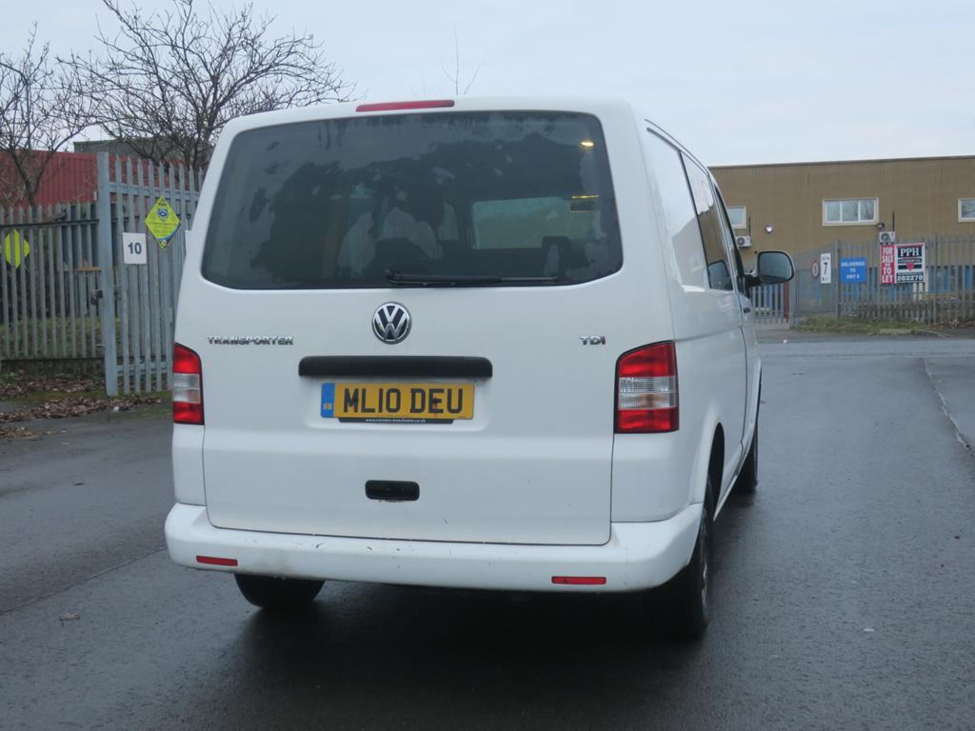 * 2010 Volkswagen Transporter T32 140 TDI SWB 1968cc Diesel 6 Seater, V5 Present, MOT Expires 20 - Image 8 of 22