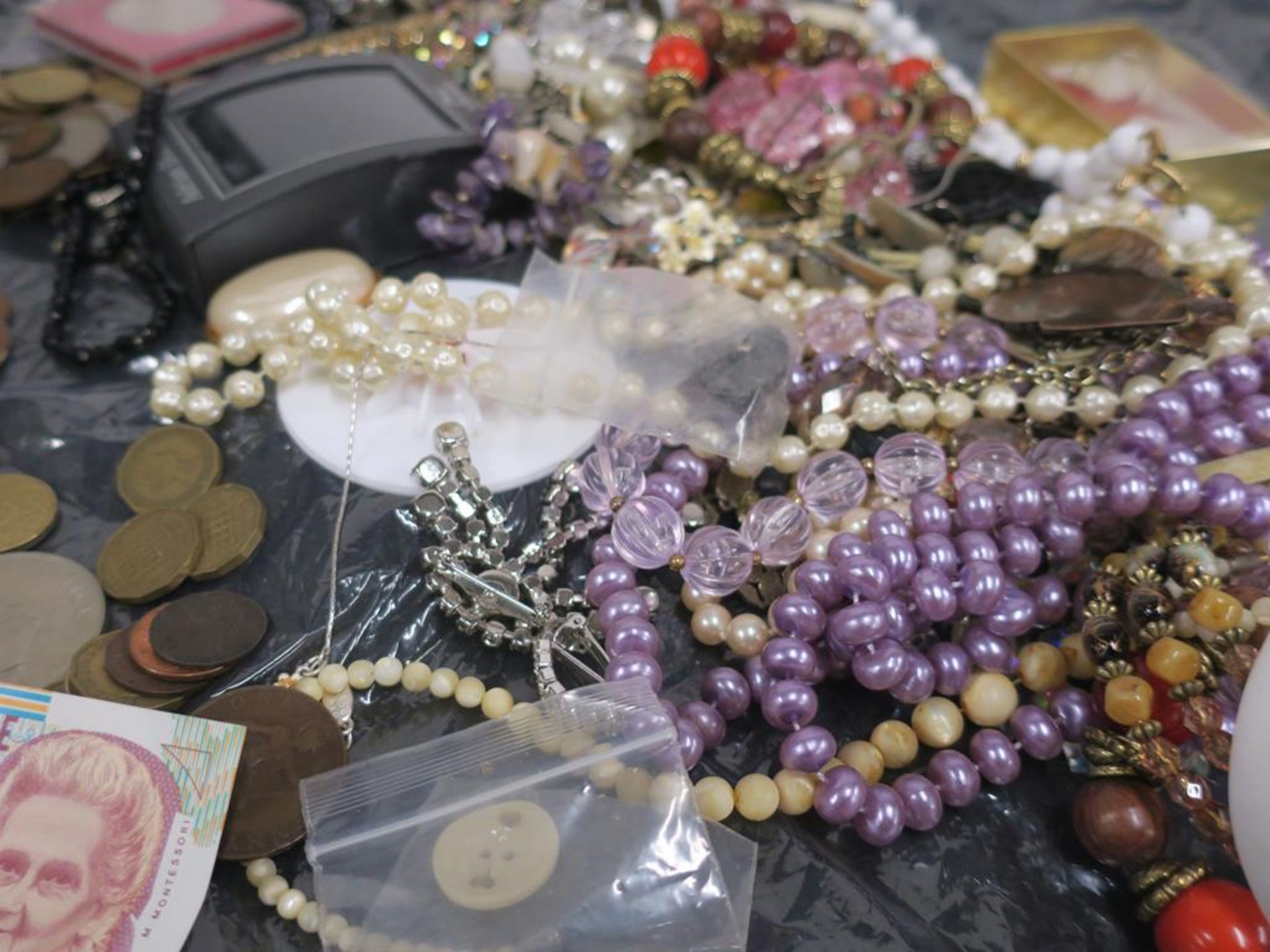A Large Collection of Costume Jewellery, Necklaces, Brooches etc and a Small Collection of Coins ( - Image 6 of 6