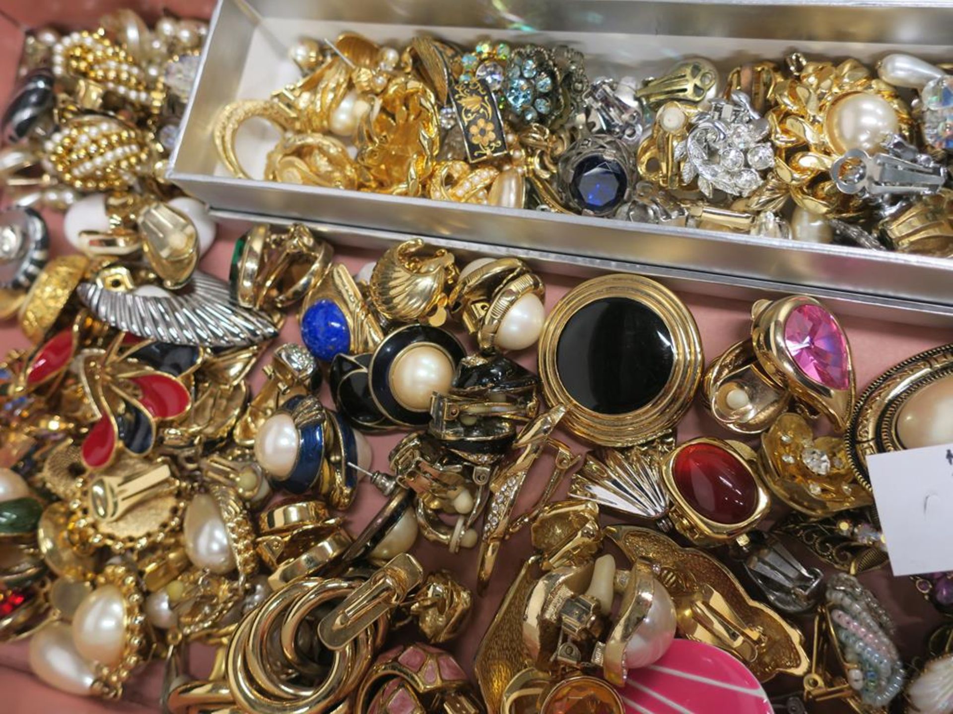 A box to include vintage costume Jewellery with a large collection of Ear Clips (some signed) ( - Image 6 of 6