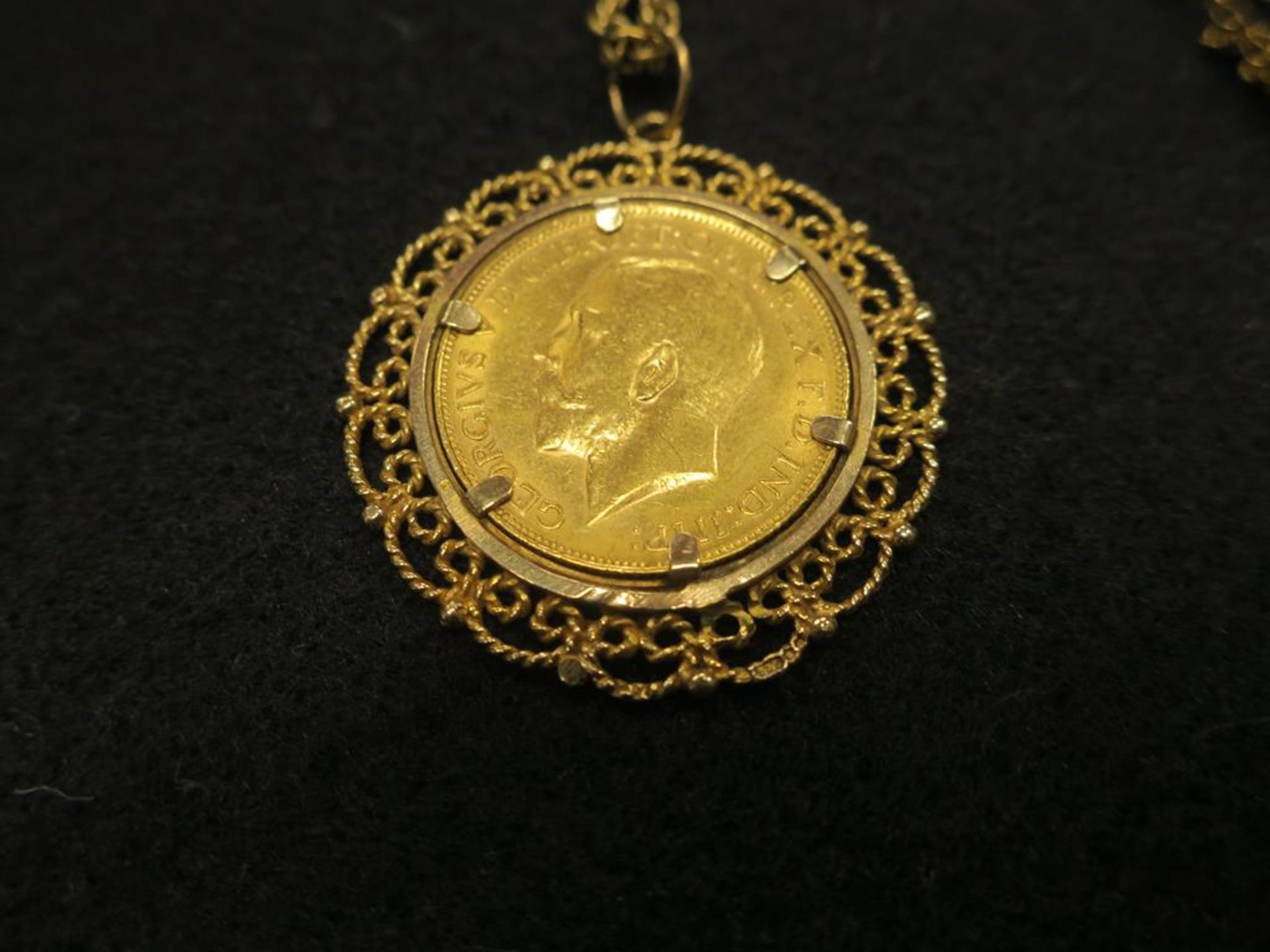 A George V 1917 Full Sovereign Loosely Mounted as a Pendant on a 9ct Gold Chain. Total Weight ( - Image 3 of 3