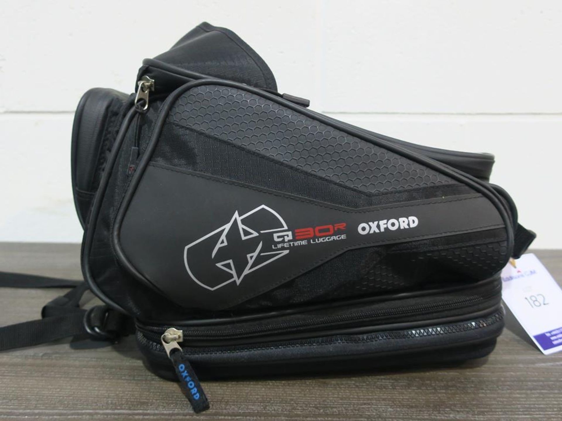 * An Oxford Q30R Quick Release YTank Bag Black (RRP £119.99) - Image 4 of 5