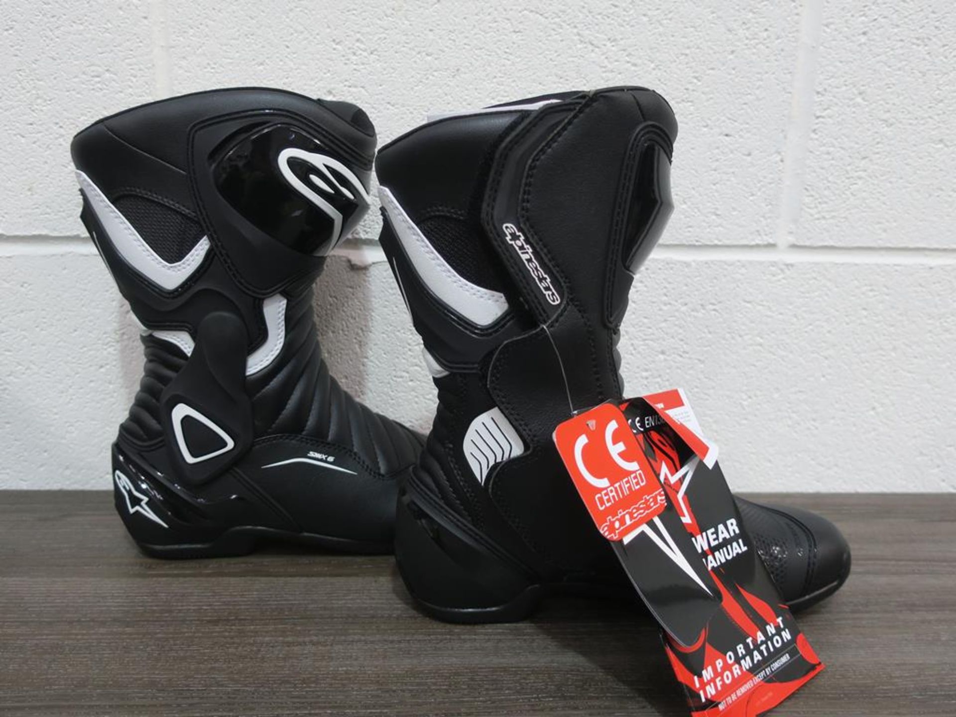 * AlpineStars Stella SMX-6 V2 Black/White Boots Euro Size 39 (RRP £180.49) - Image 3 of 4