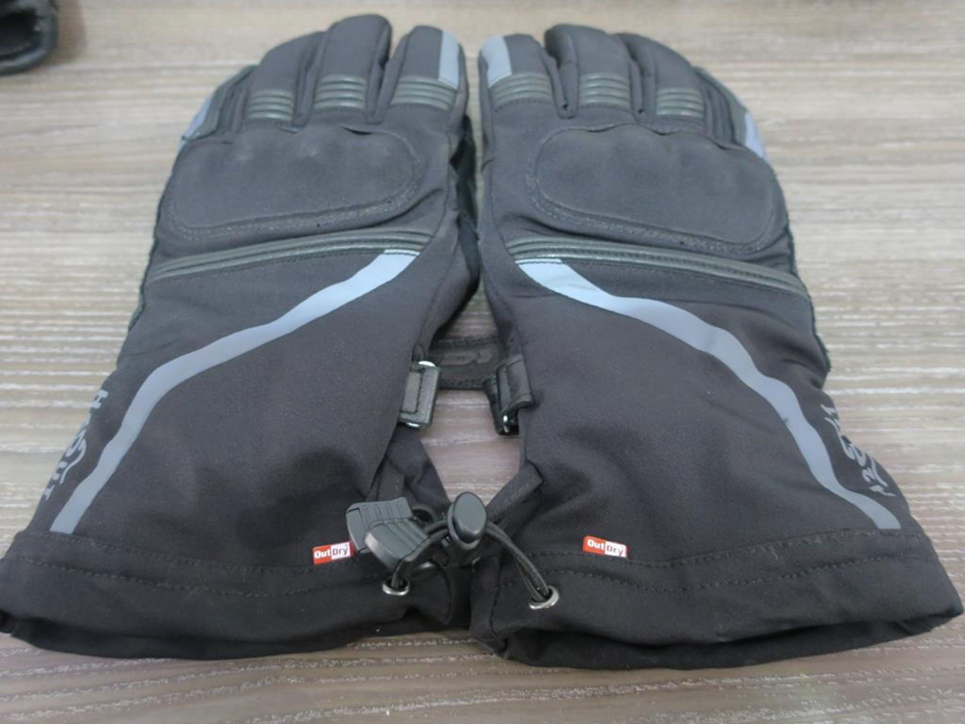 * A Box to include Four Pairs of Motorcycle Gloves, A Pair of Spidi On Track Gloves in Black (H2OUT) - Image 9 of 10