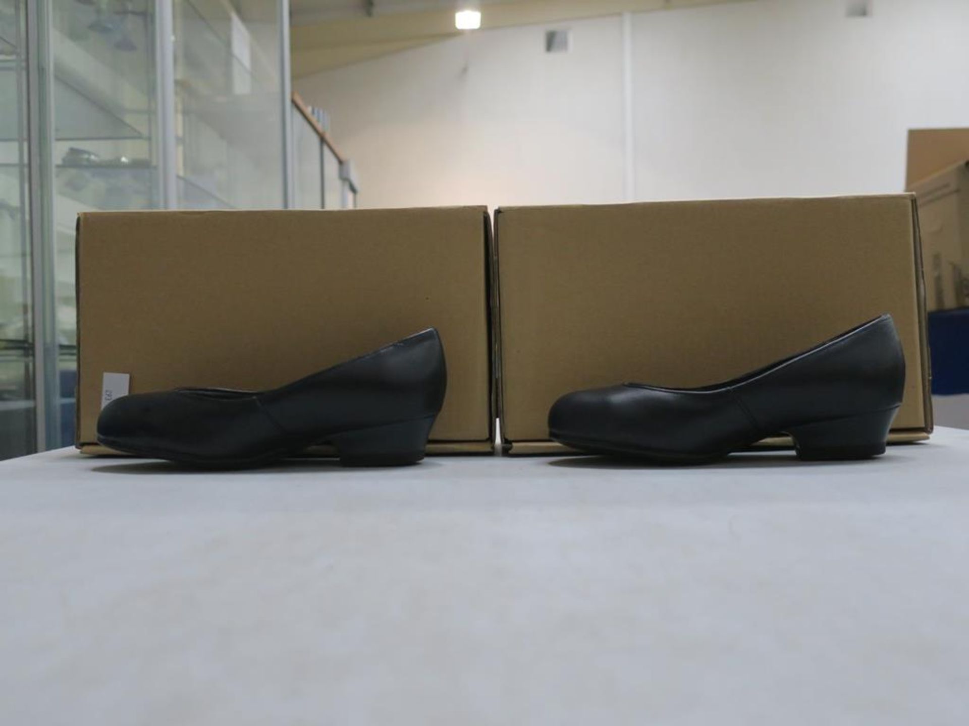 * Two pairs of new/boxed Arco Footwear: a pair of Ladies Black Leather Shoes size 3 and a pair of - Bild 7 aus 15