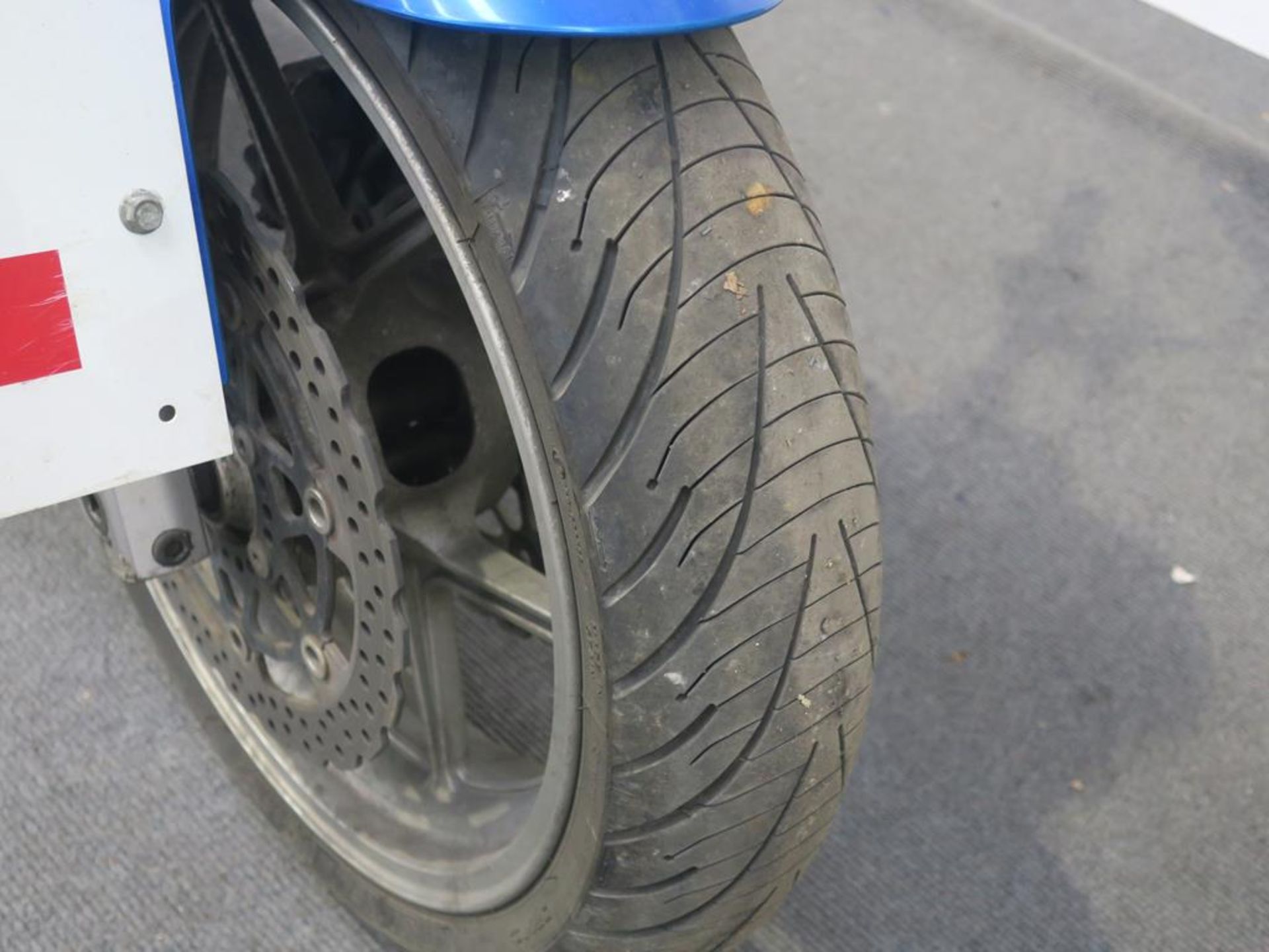 * A Kawasaki (Blue) ER-6n 649cc petrol Motorbike (untaxed); MOT history passes since 2011; date of - Image 5 of 14
