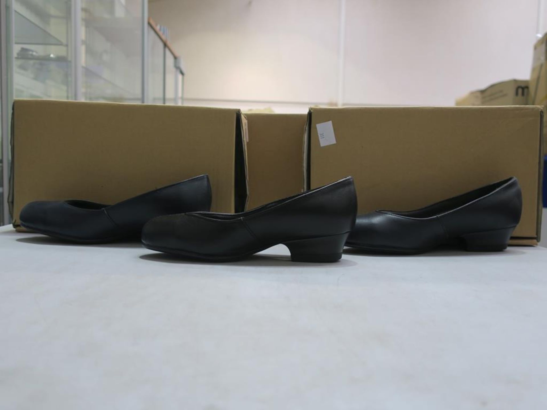 * Two pairs of new/boxed Arco Footwear: a pair of Ladies Black Leather Shoes size 3 and a pair of - Bild 10 aus 15