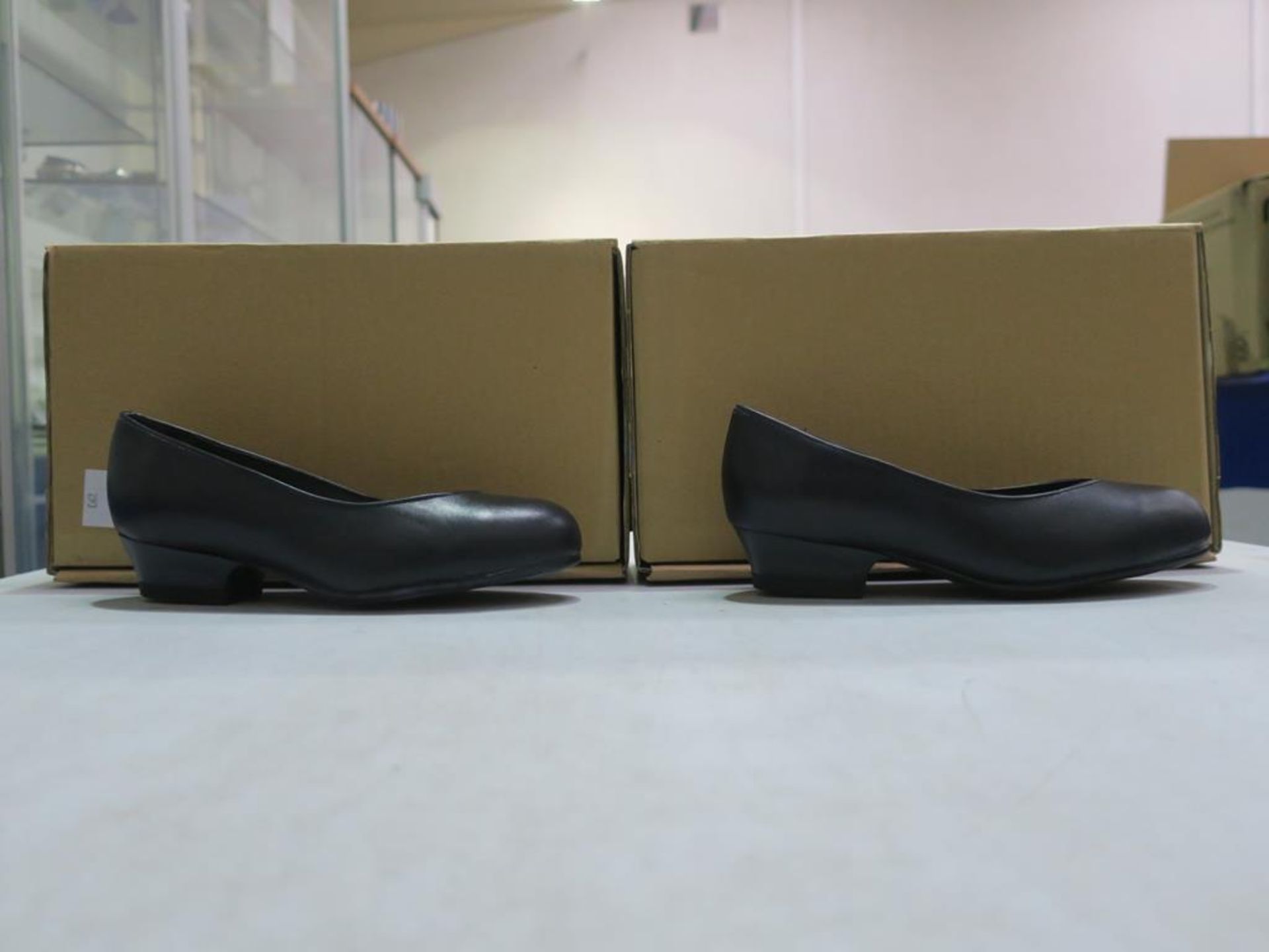 * Two pairs of new/boxed Arco Footwear: a pair of Ladies Black Leather Shoes size 3 and a pair of - Bild 8 aus 15