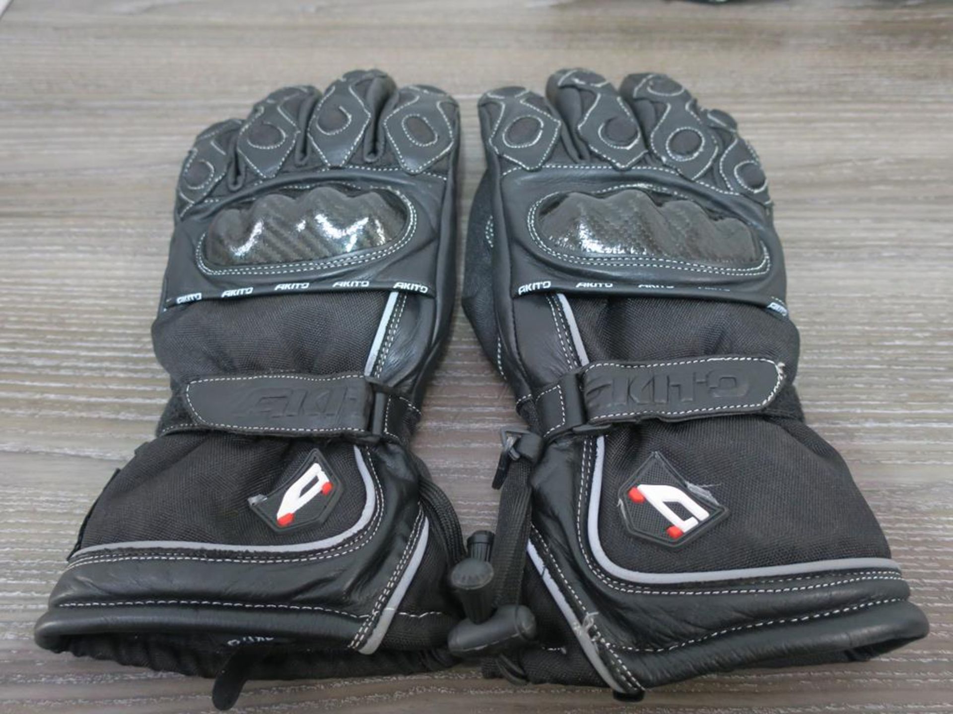 * A Box to include Four Pairs of Motorcycle Gloves, A Pair of Spidi On Track Gloves in Black (H2OUT) - Image 6 of 10