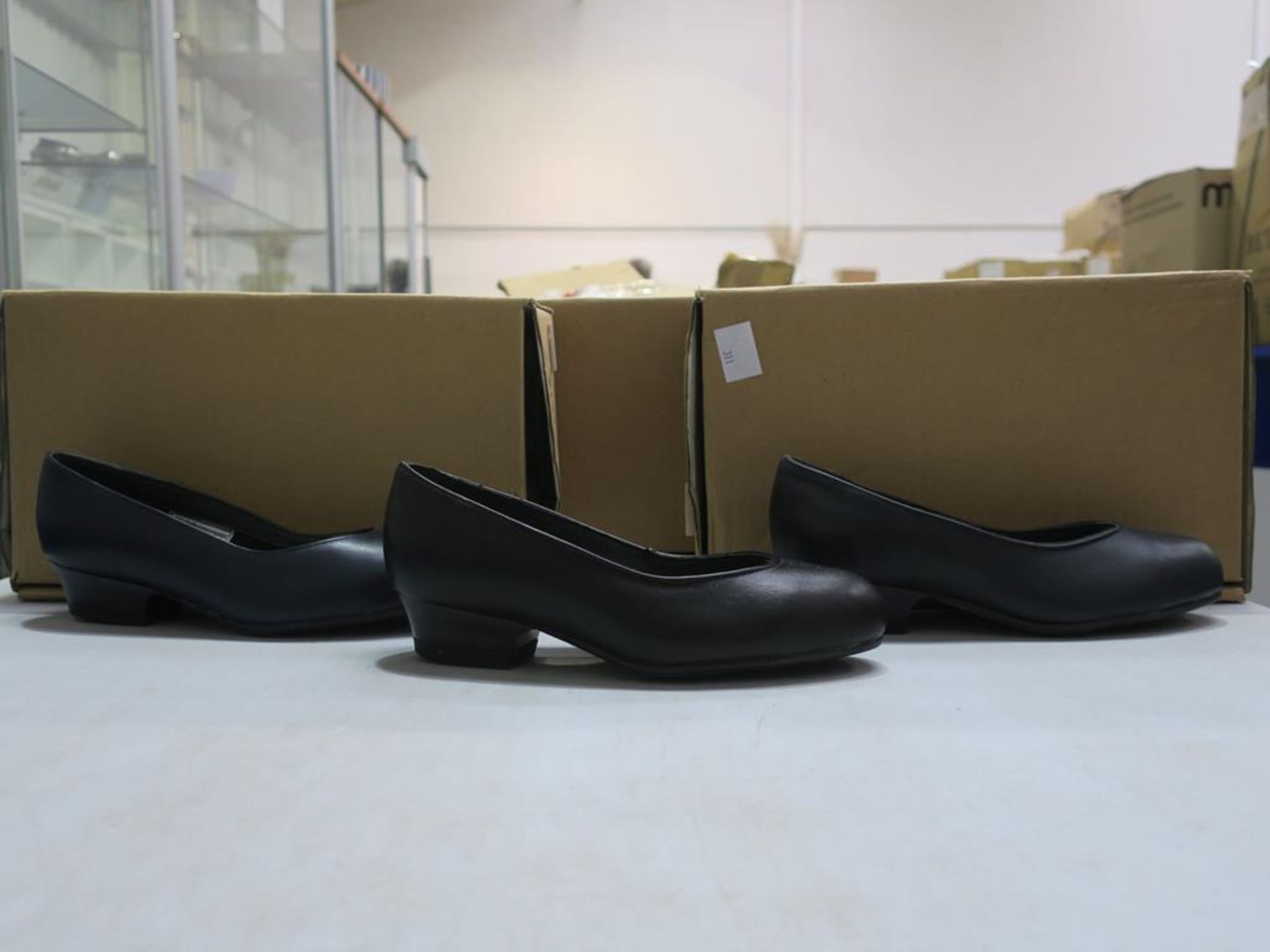 * Two pairs of new/boxed Arco Footwear: a pair of Ladies Black Leather Shoes size 3 and a pair of - Bild 11 aus 15