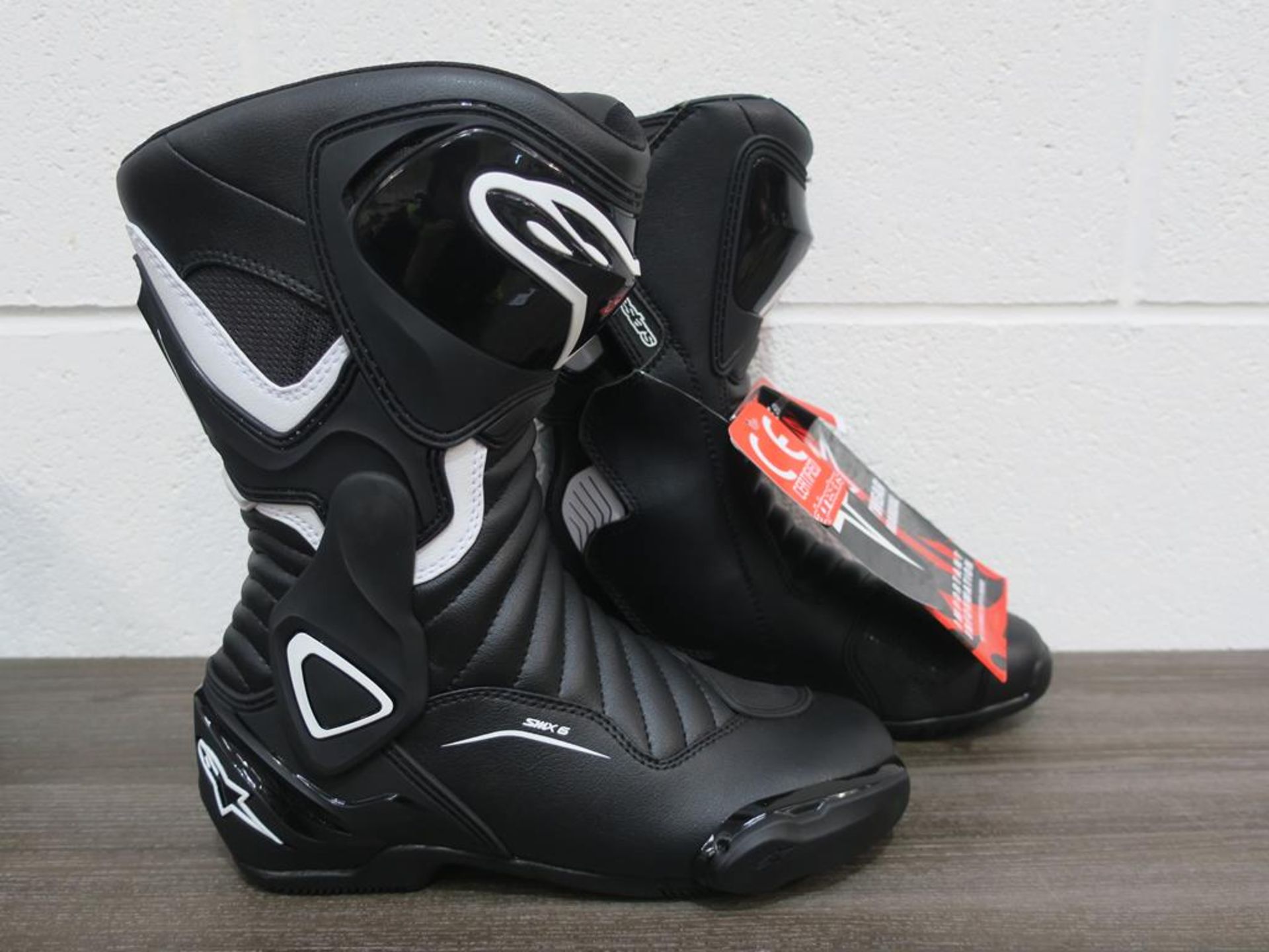 * AlpineStars Stella SMX-6 V2 Black/White Boots Euro Size 39 (RRP £180.49) - Image 2 of 4