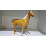 This is a Timed Online Auction on Bidspotter.co.uk, Click here to bid. A Palomino Beswick Horse (est