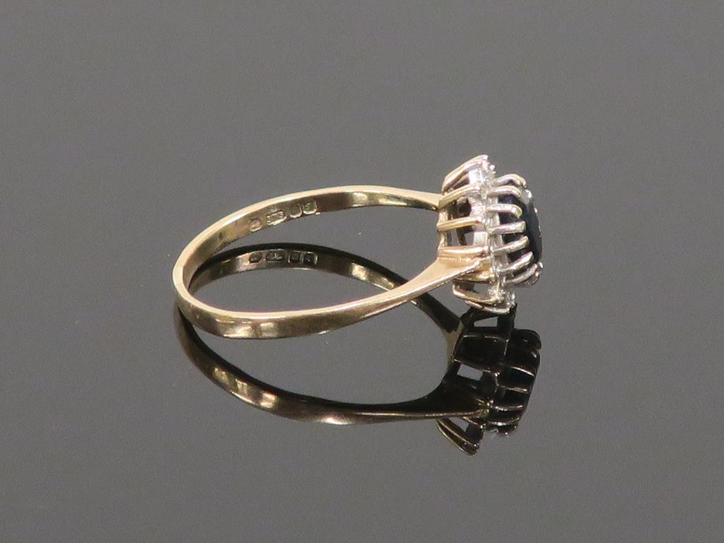 This is a Timed Online Auction on Bidspotter.co.uk, Click here to bid. A 9ct Gold Ring size T1/2 - Image 2 of 3