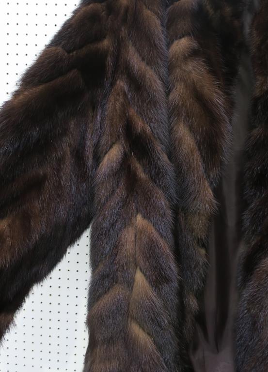 This is a Timed Online Auction on Bidspotter.co.uk, Click here to bid. A Belarussian Mink Fur Coat/ - Image 3 of 4