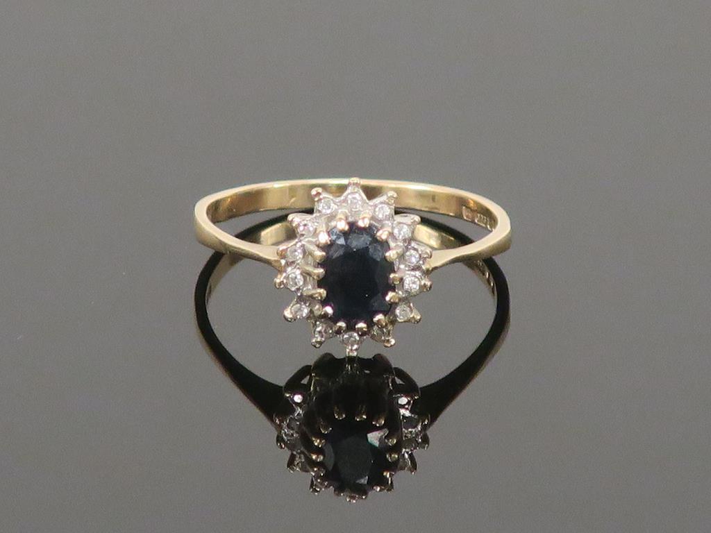 This is a Timed Online Auction on Bidspotter.co.uk, Click here to bid. A 9ct Gold Ring size T1/2