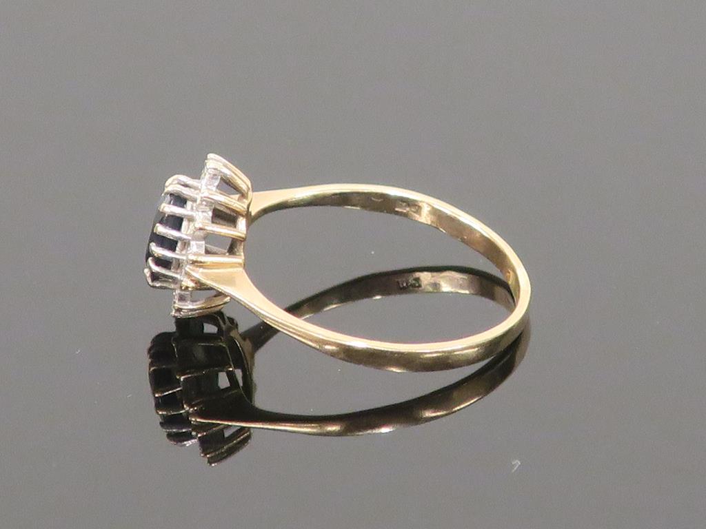 This is a Timed Online Auction on Bidspotter.co.uk, Click here to bid. A 9ct Gold Ring size T1/2 - Image 3 of 3