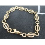 This is a Timed Online Auction on Bidspotter.co.uk, Click here to bid. A 9ct Gold Chain Bracelet