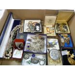 This is a Timed Online Auction on Bidspotter.co.uk, Click here to bid. A good collection of