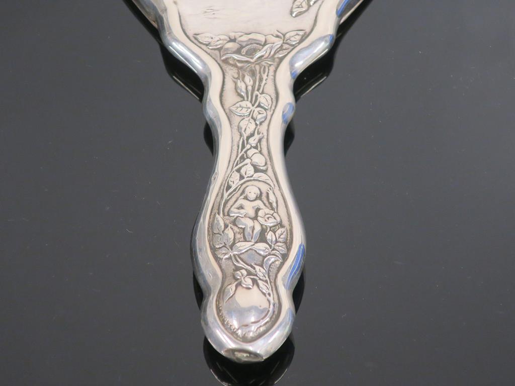 This is a Timed Online Auction on Bidspotter.co.uk, Click here to bid. A Victorian Silver Hand - Image 4 of 4