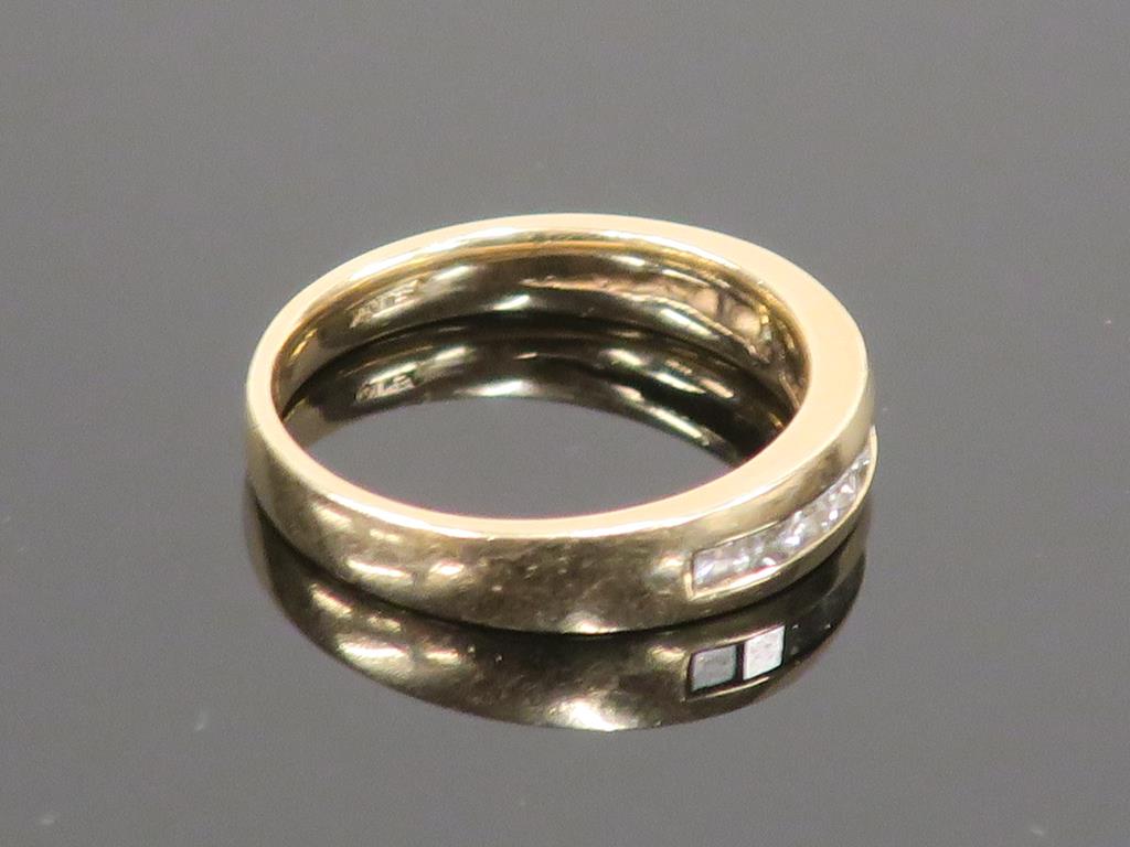 This is a Timed Online Auction on Bidspotter.co.uk, Click here to bid. A 9ct Gold Diamond Eternity - Image 2 of 3