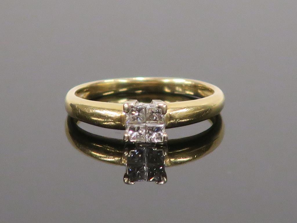 This is a Timed Online Auction on Bidspotter.co.uk, Click here to bid. A 9ct Gold Diamond