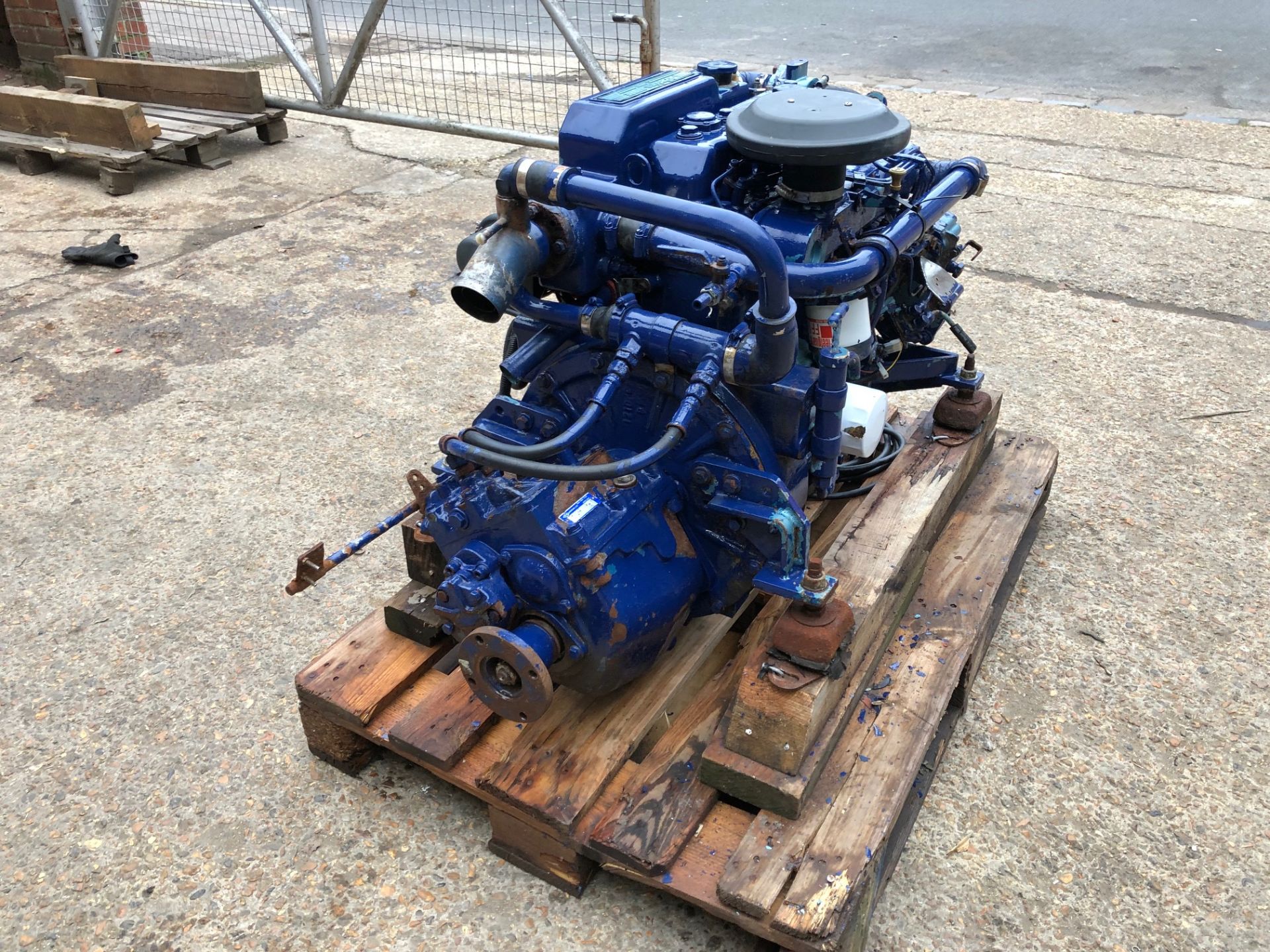 * Perkins M65/05 Marine Engine and Gearbox And Another Perkins Engine For Spares A Perkins M65/05 - Image 4 of 17