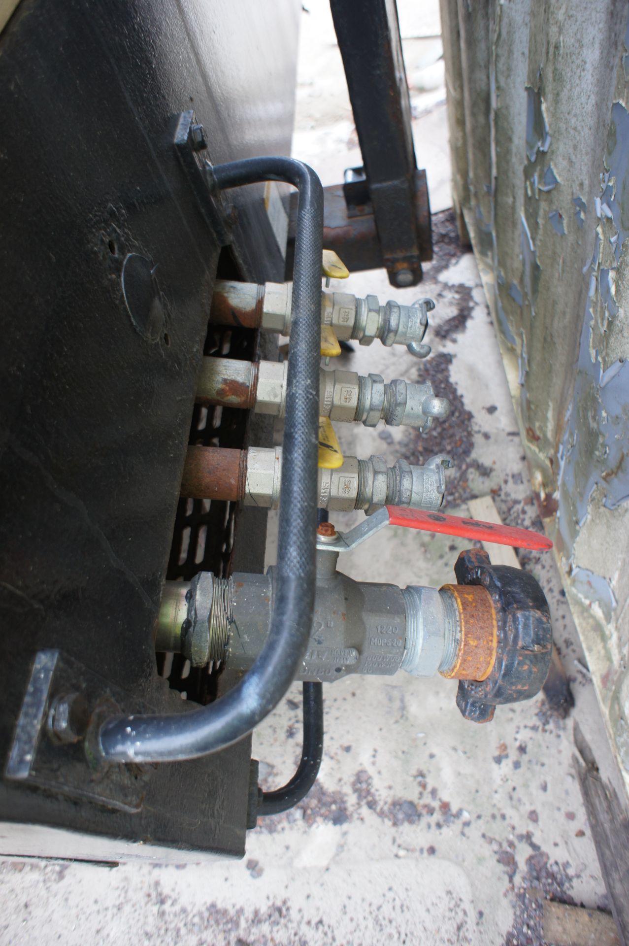 * Mobile Rigsafe 1060CFM diesel engine Air Compressor, Gross 8500kg. Please note this lot is located - Image 4 of 6